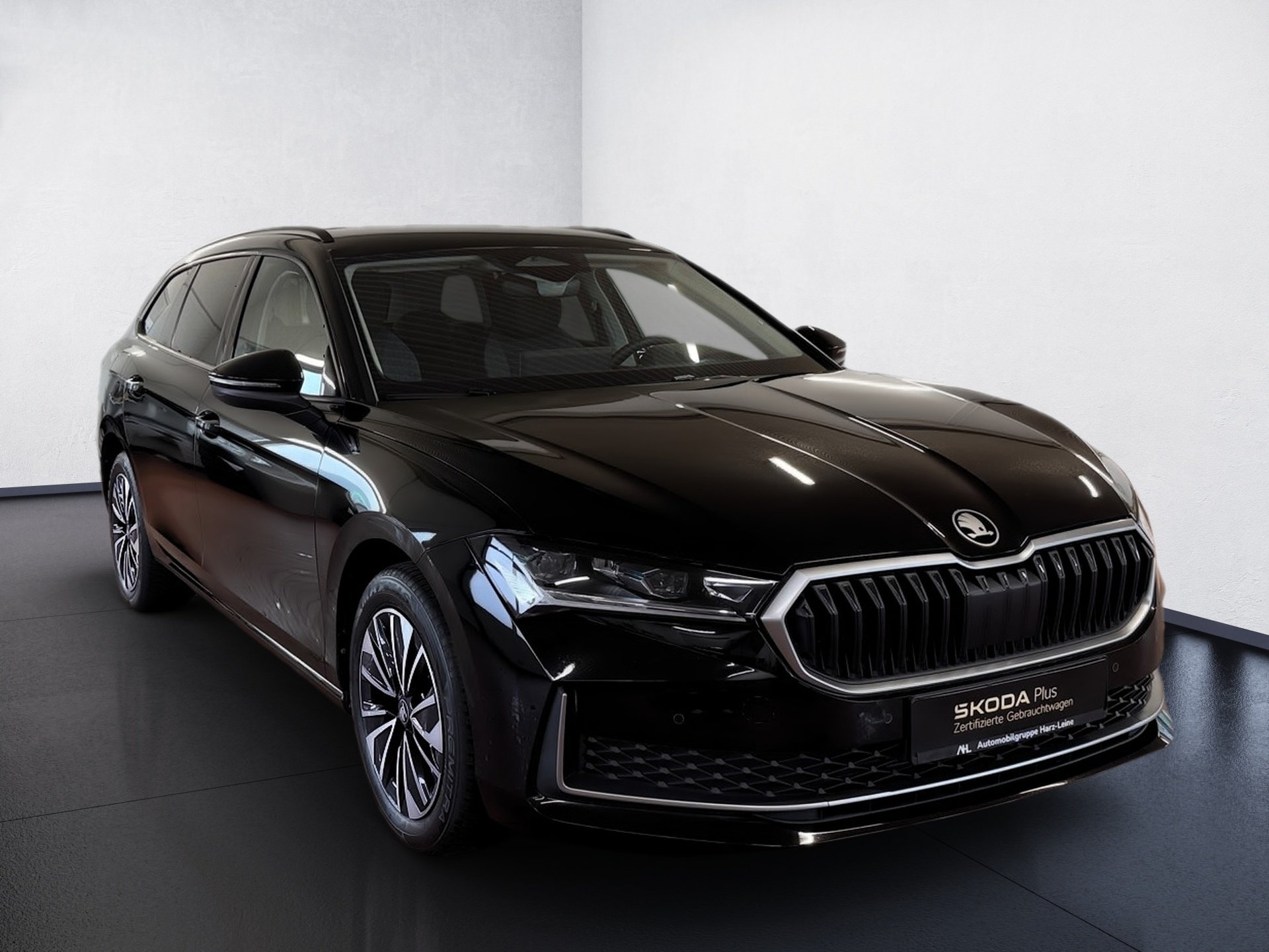 Superb Combi 2.0 TDI Selection DSG Matrix AHK Navi HuD ACC Keyless