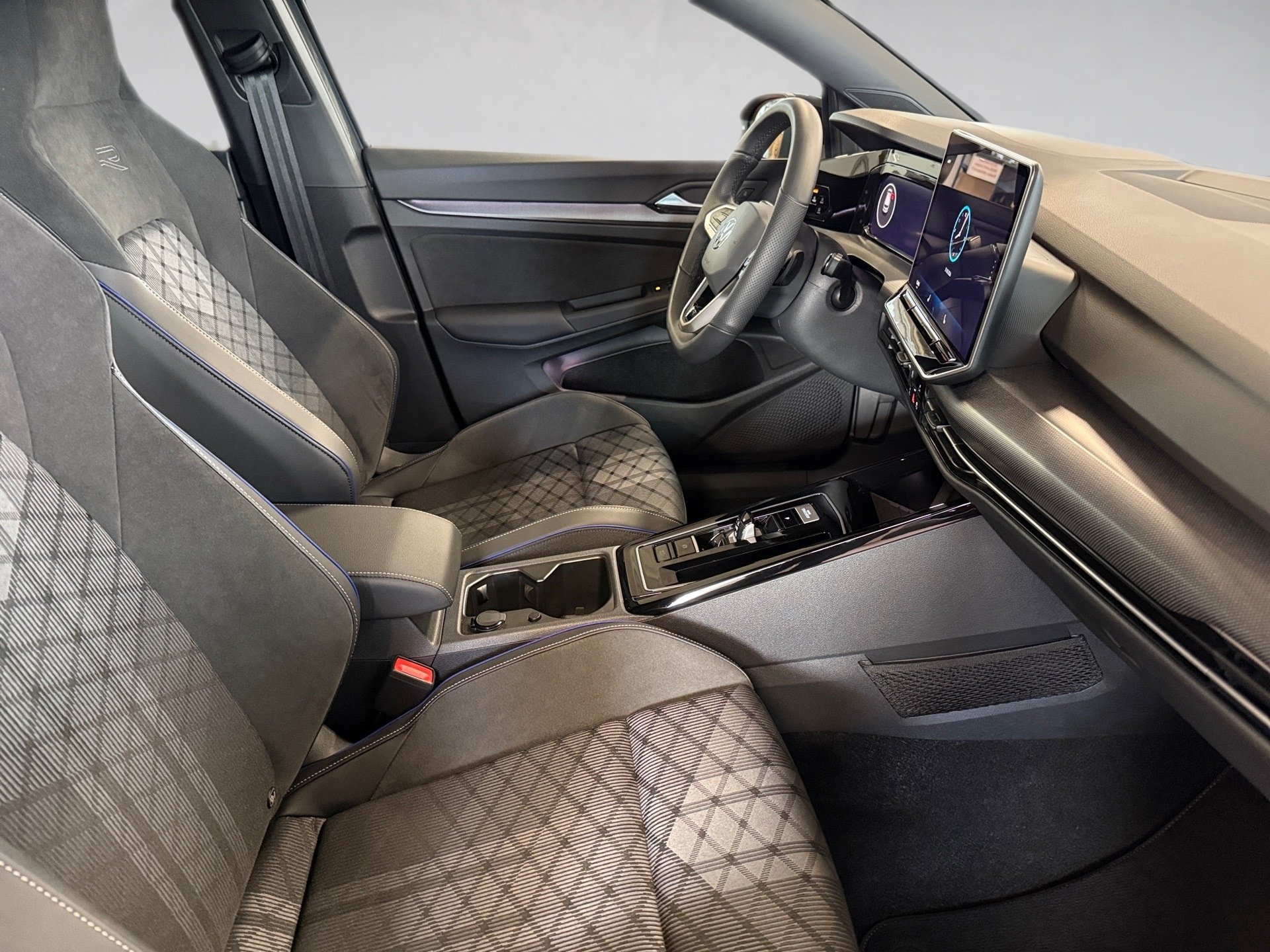 Golf 1.5 eTSI R-Line DSG BlackStyle LED ACC HuD Navi