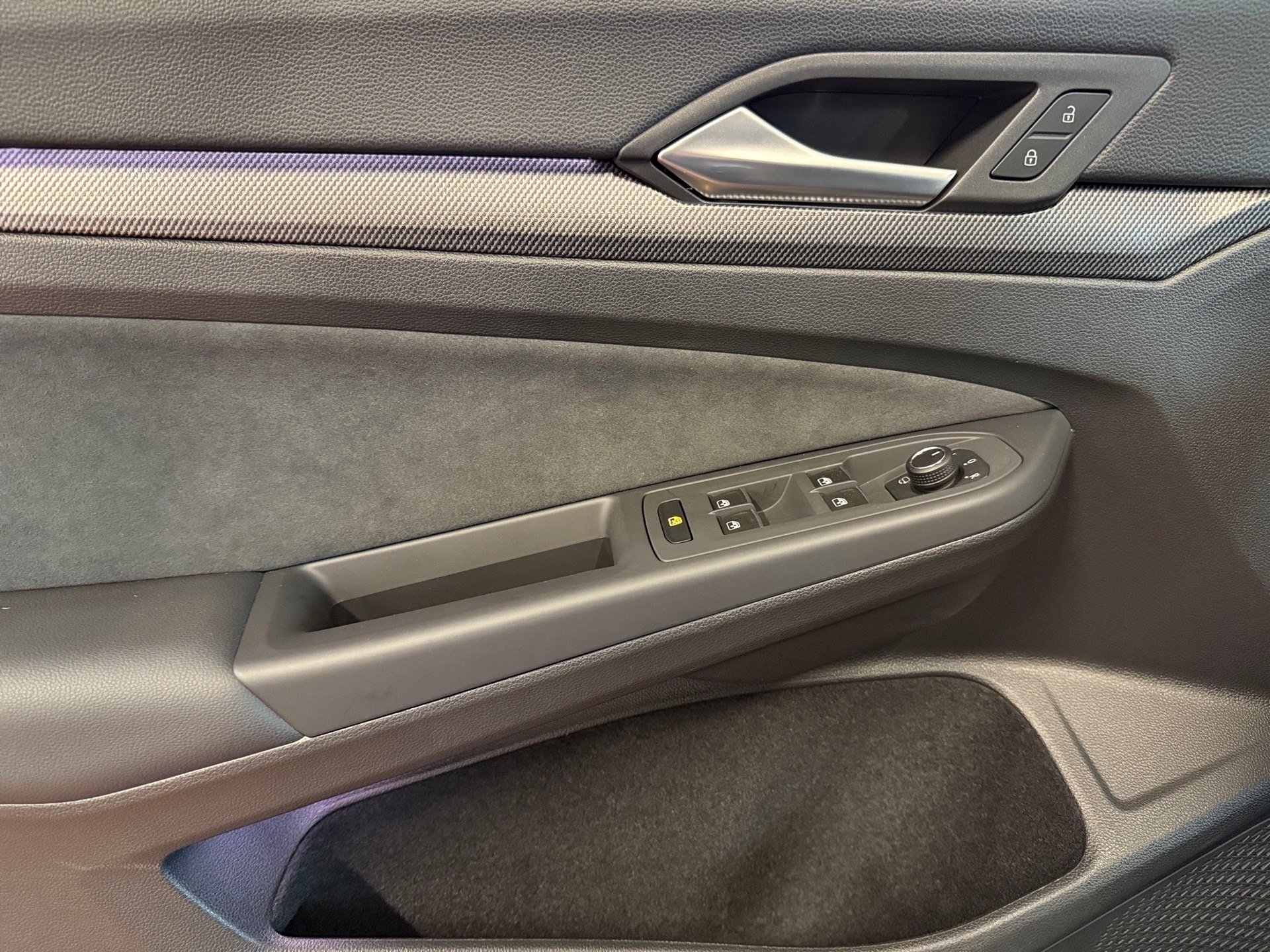 Golf 1.5 eTSI R-Line DSG BlackStyle LED ACC HuD Navi