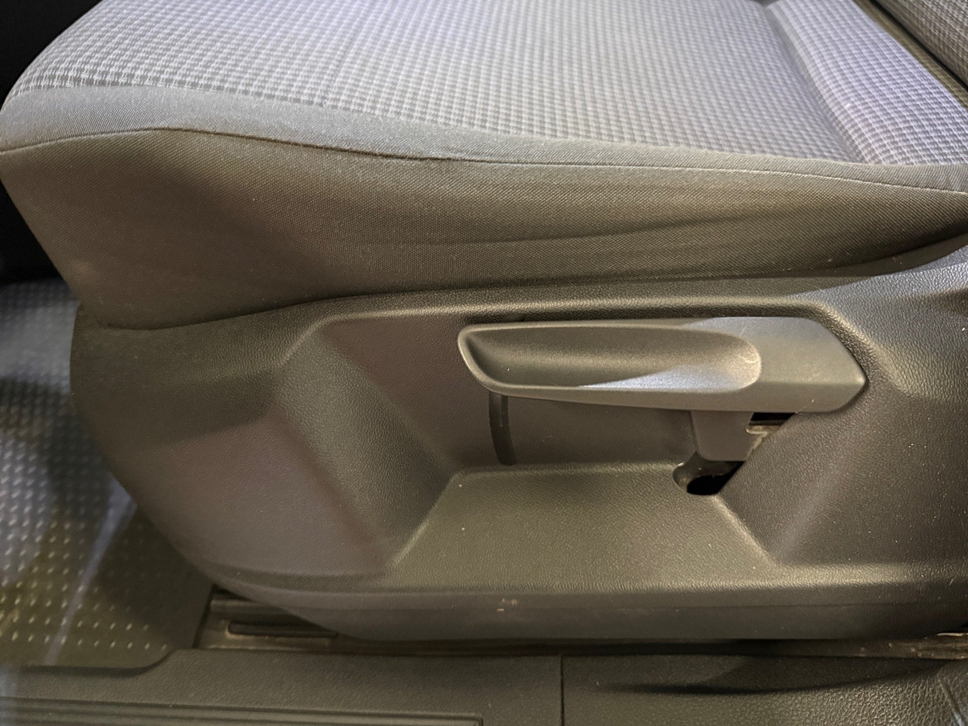 Caddy Cargo 2.0 TDI Klima AHK SHZ Bluetooth AHK