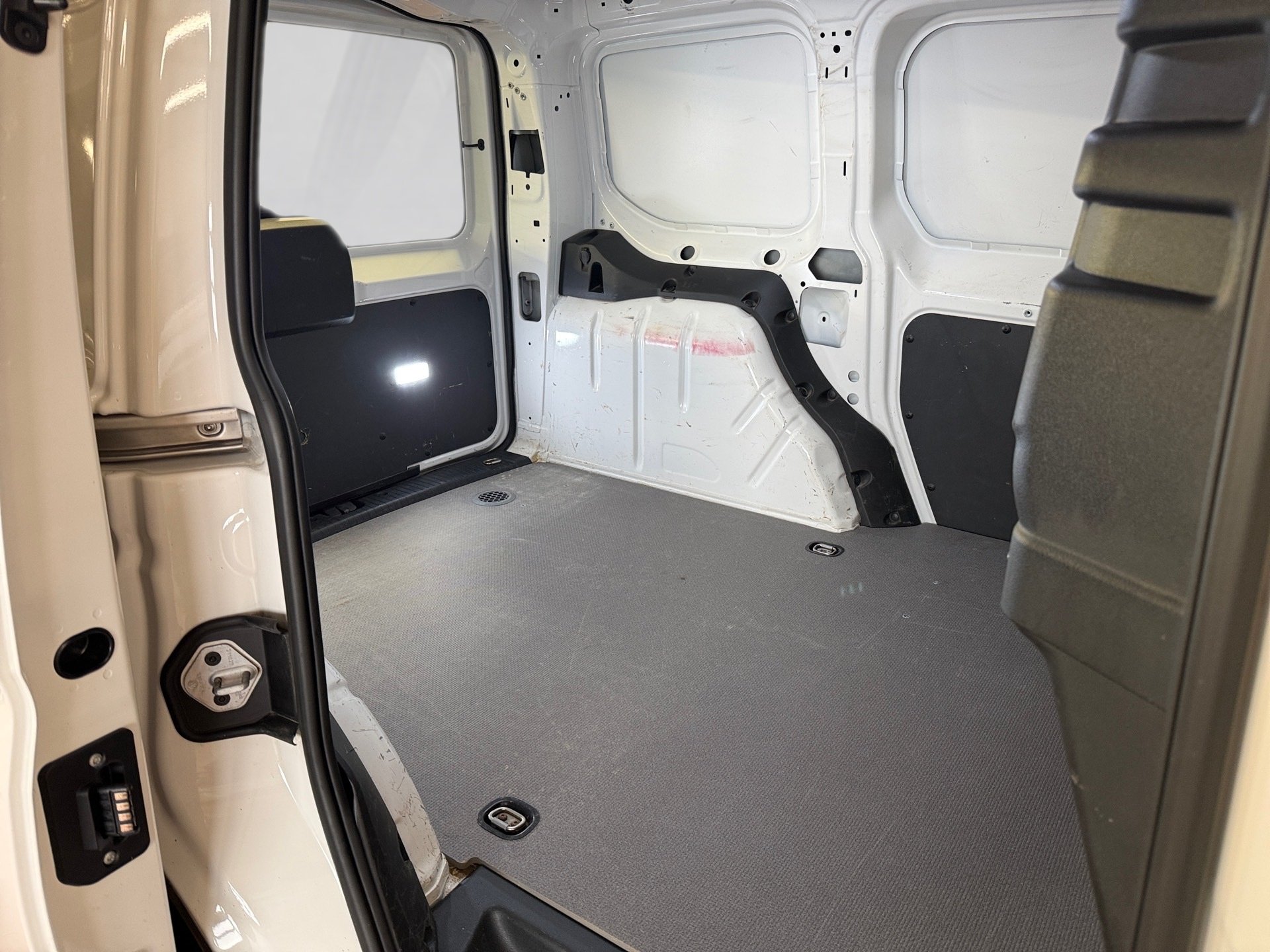 Caddy Cargo 2.0 TDI Klima AHK SHZ Bluetooth AHK
