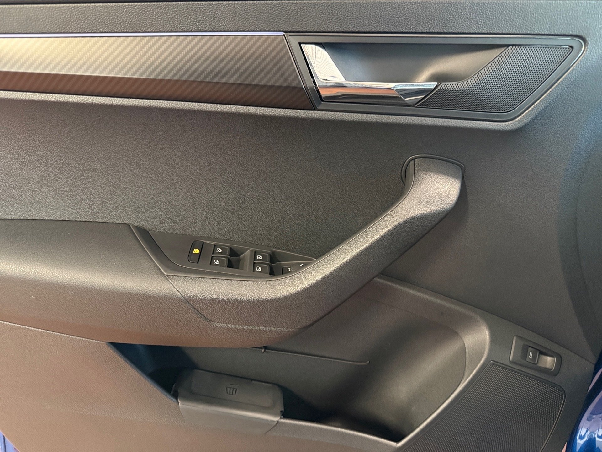 Karoq 2.0 TSI Sportline 4x4 DSG Matrix Pano AHK Standhzg.