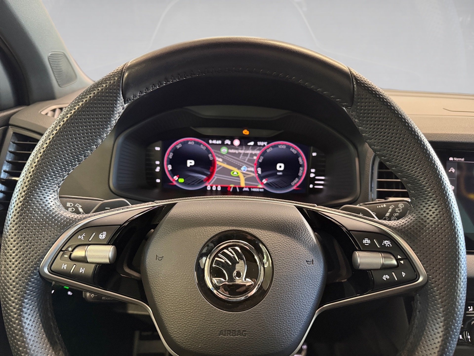 Karoq 2.0 TSI Sportline 4x4 DSG Matrix Pano AHK Standhzg.