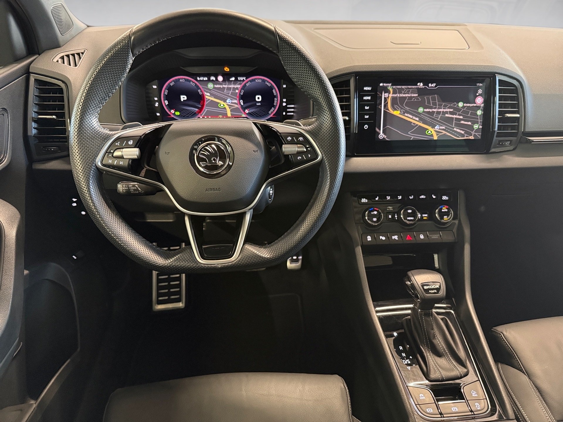 Karoq 2.0 TSI Sportline 4x4 DSG Matrix Pano AHK Standhzg.