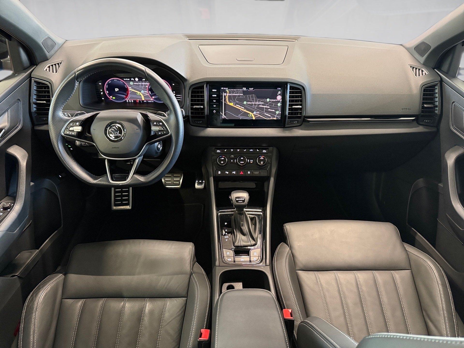 Karoq 2.0 TSI Sportline 4x4 DSG Matrix Pano AHK Standhzg.
