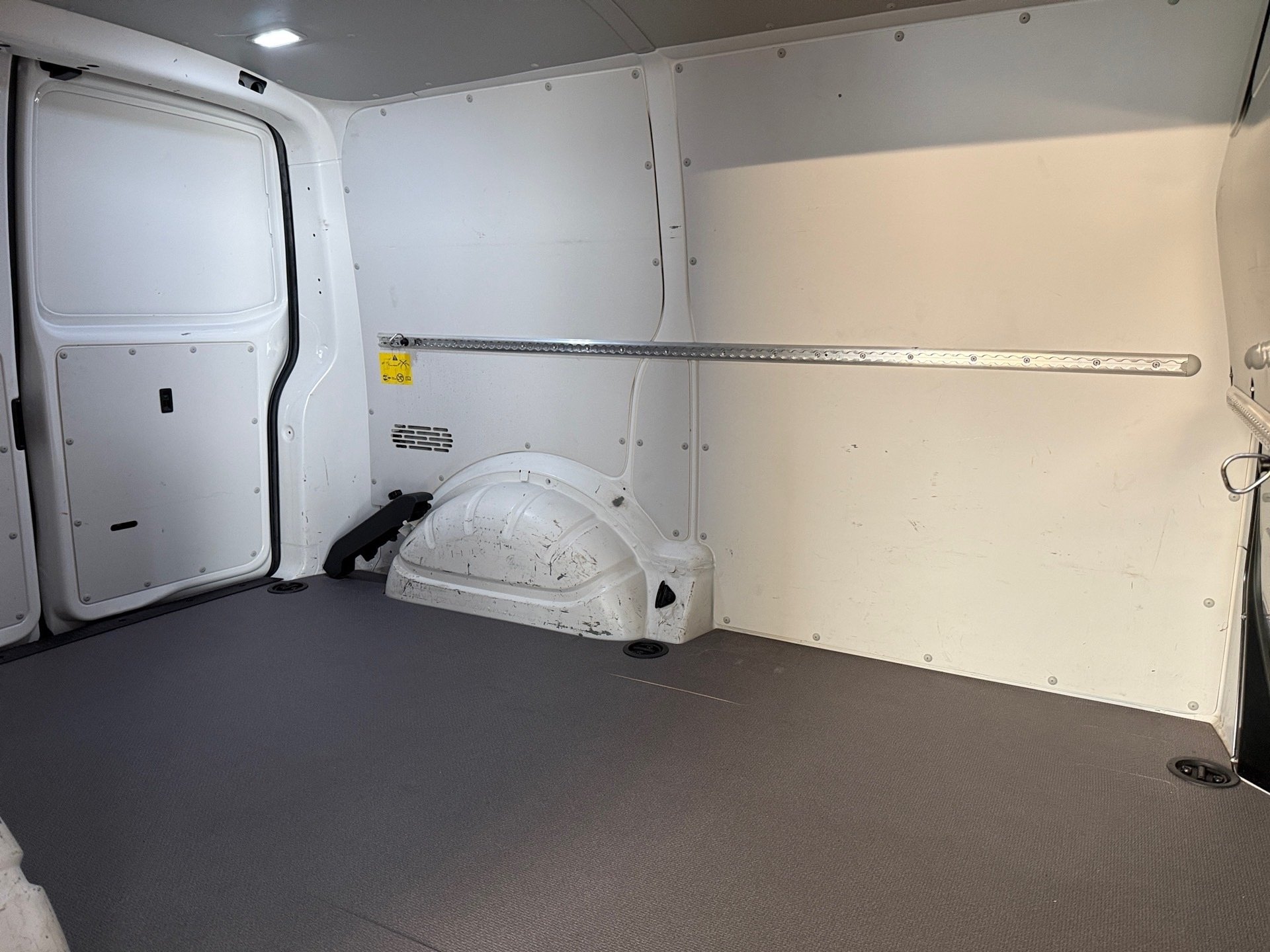 T6.1 Kastenwagen 2.0 TDI DSG Klima Navi PDC