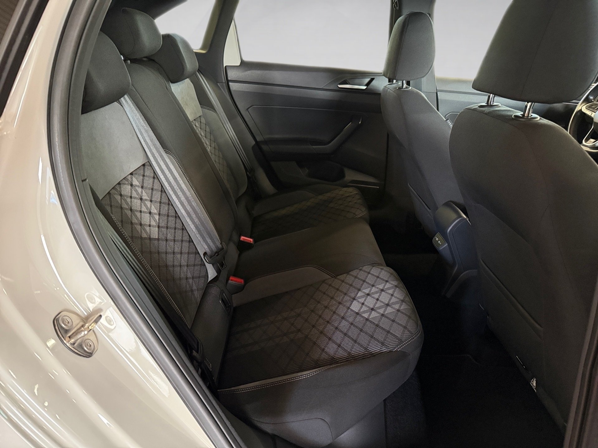 Taigo 1.5 TSI R-Line DSG BlackStyle Matrix AHK Navi RFK