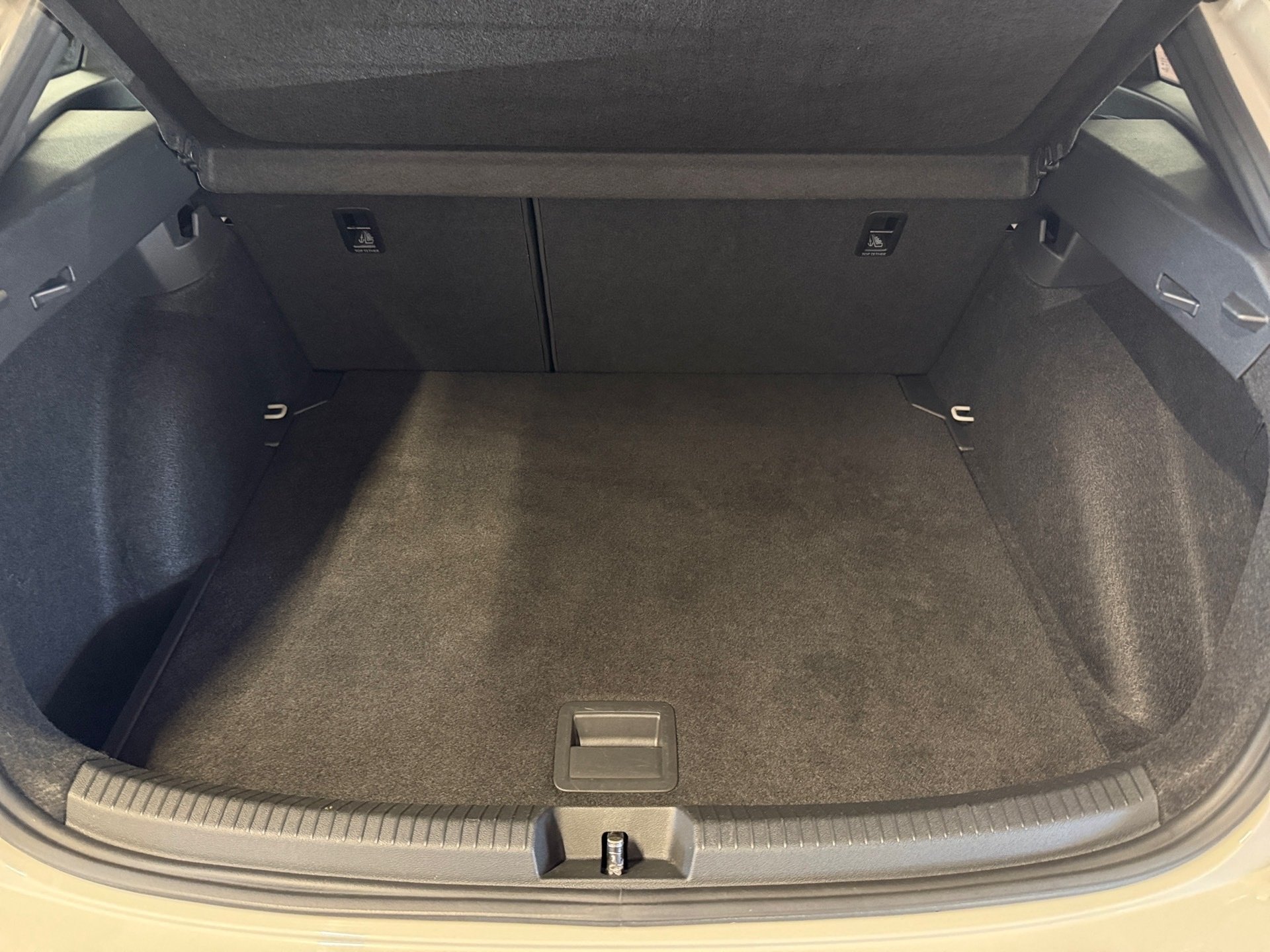 Taigo 1.5 TSI R-Line DSG BlackStyle Matrix AHK Navi RFK