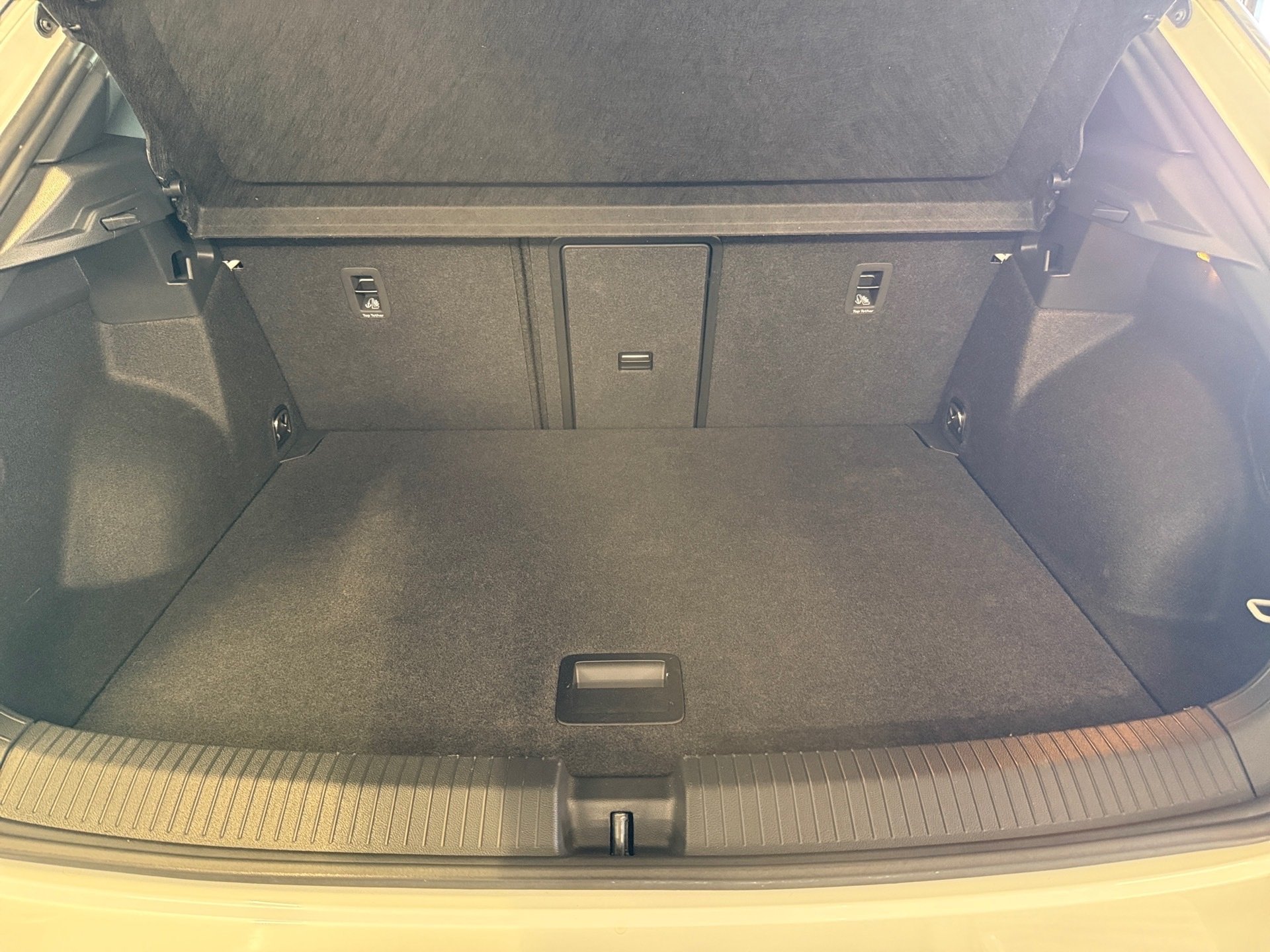 T-Roc 1.5 TSI R-Line DSG AHK LED+ Navi ACC RFK