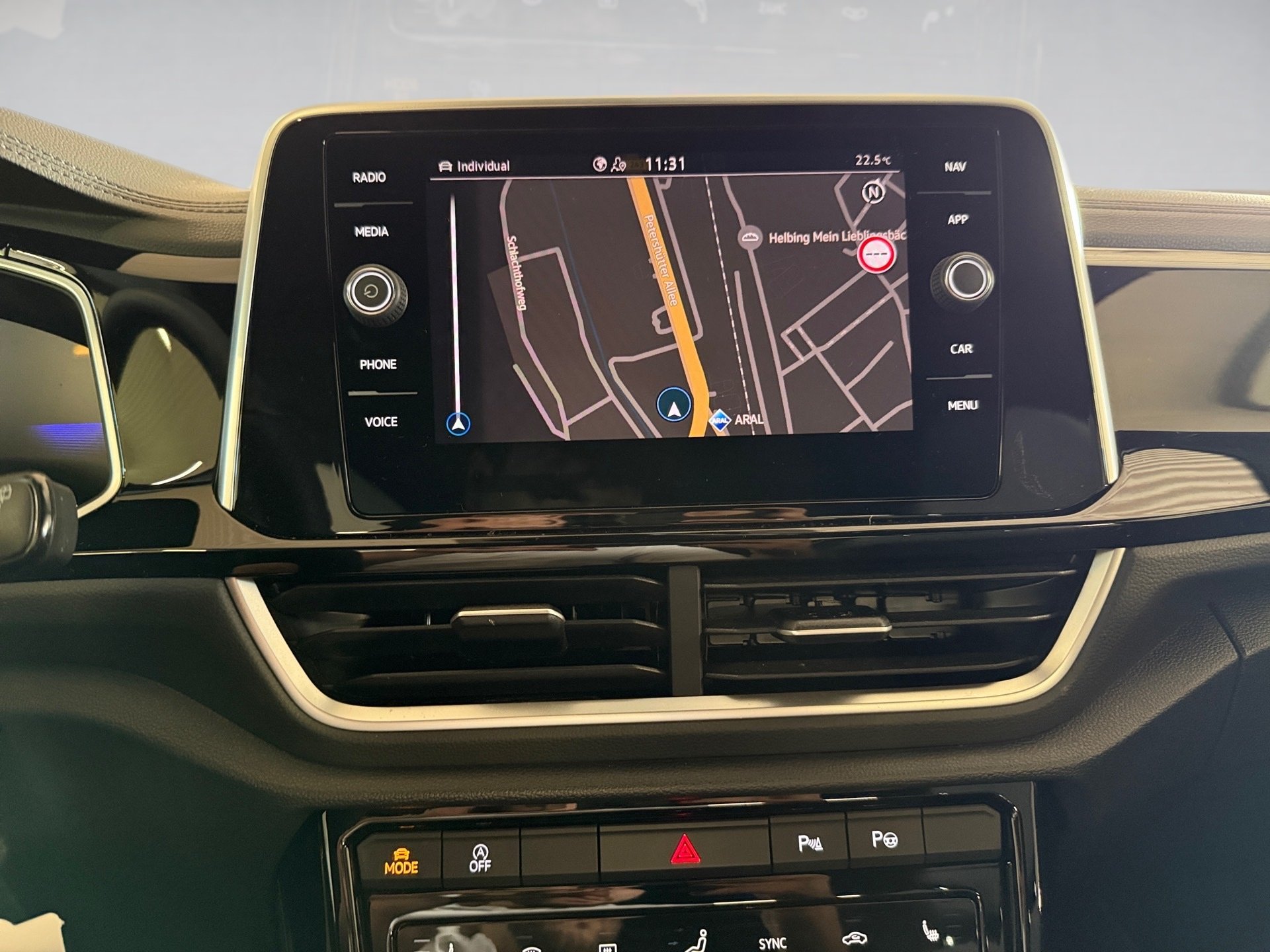 T-Roc 1.5 TSI R-Line DSG AHK LED+ Navi ACC RFK