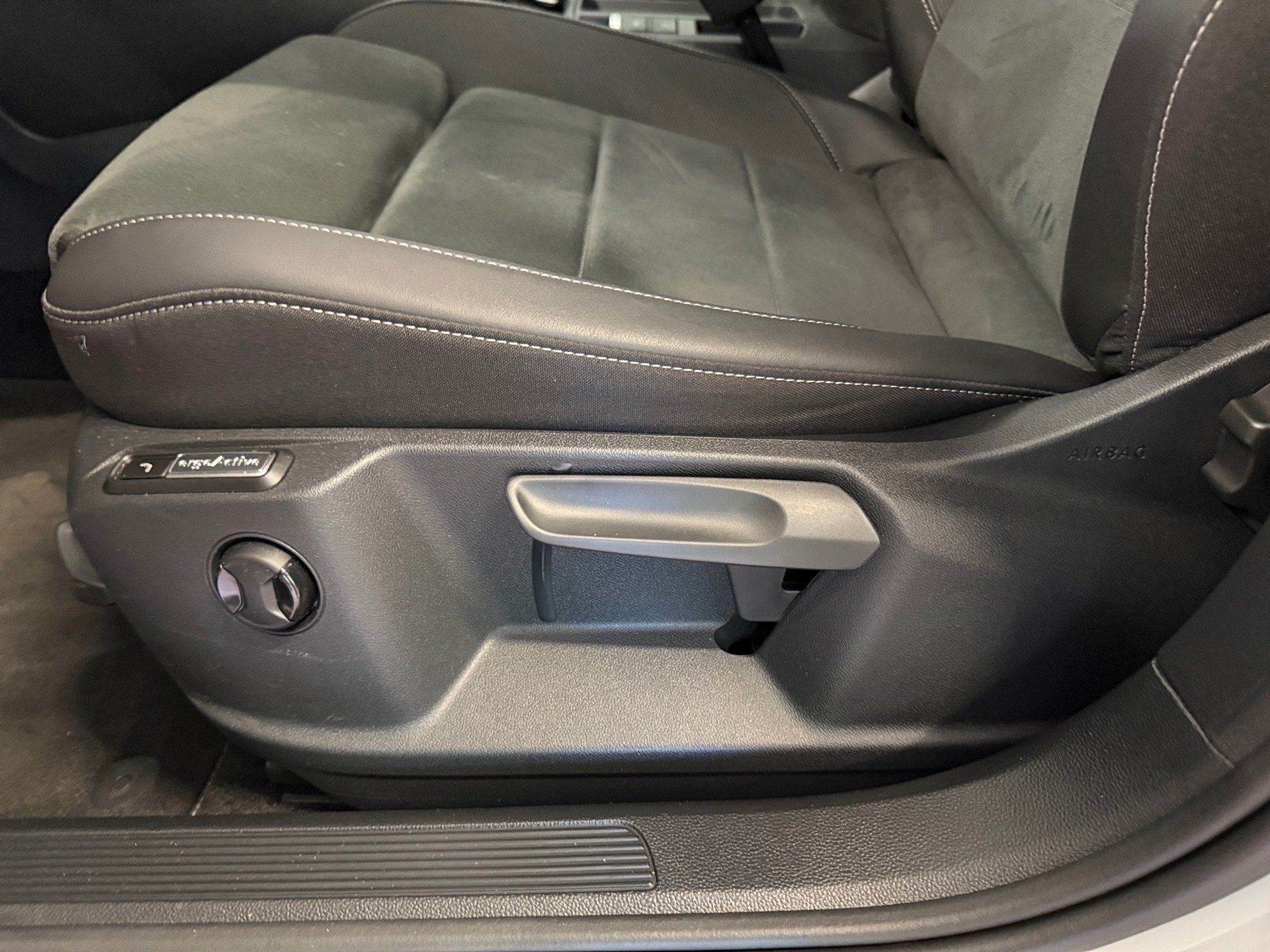 T-Roc 1.5 TSI R-Line DSG AHK LED+ Navi ACC RFK