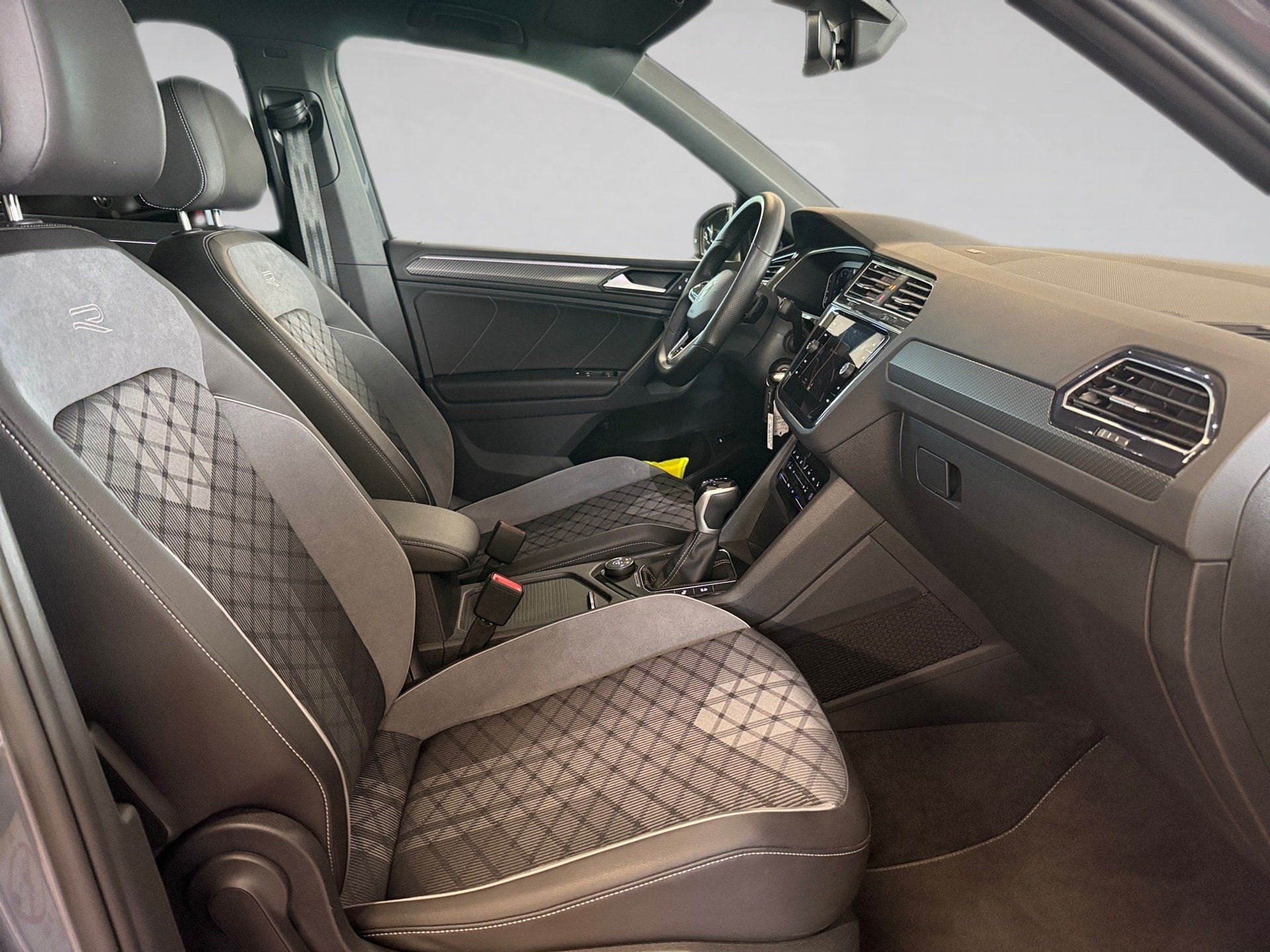 Tiguan 2.0 TSI R-Line 4M DSG BlackStyle Matrix Navi ACC RFK