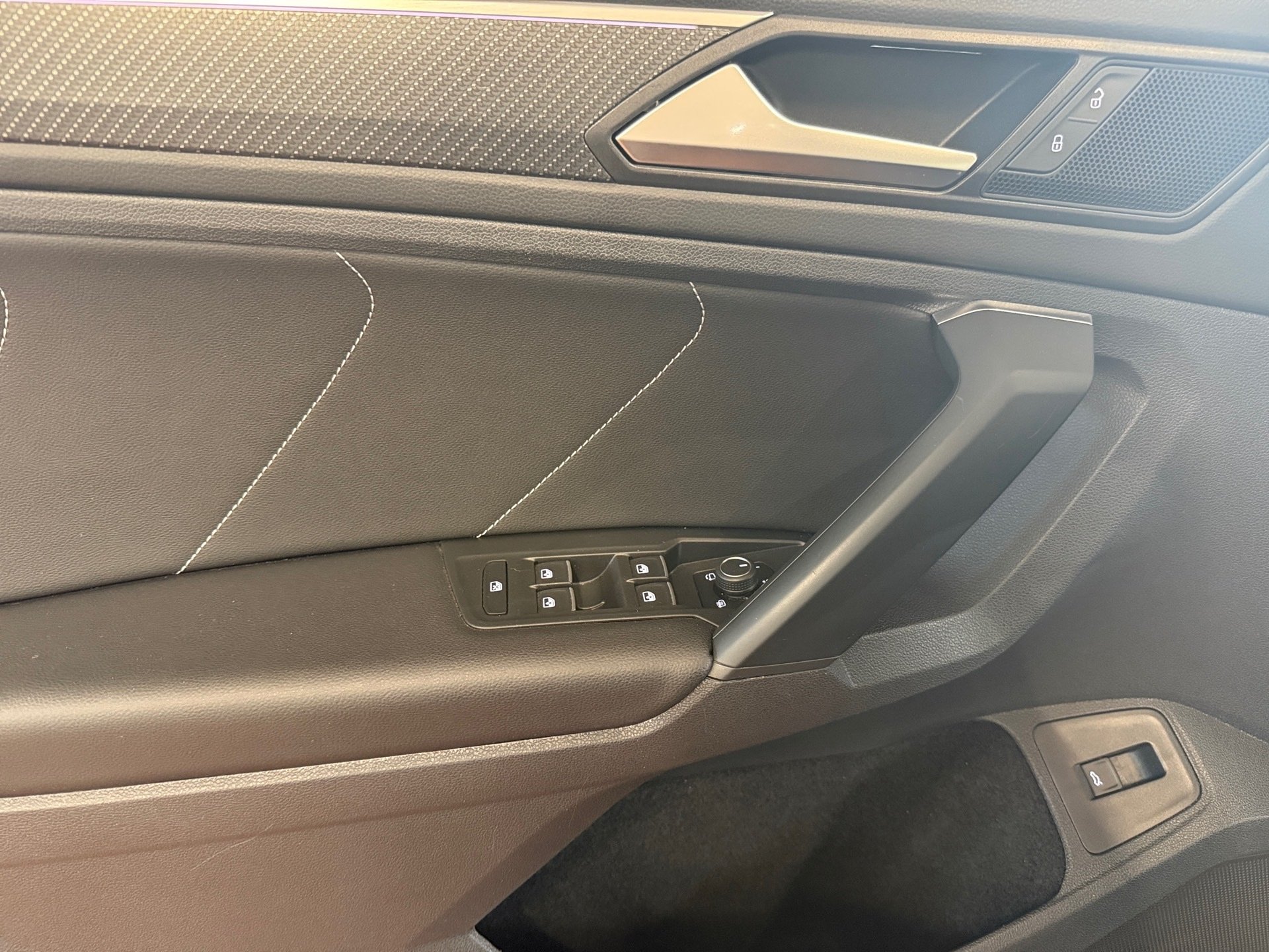 Tiguan 2.0 TSI R-Line 4M DSG BlackStyle Matrix Navi ACC RFK
