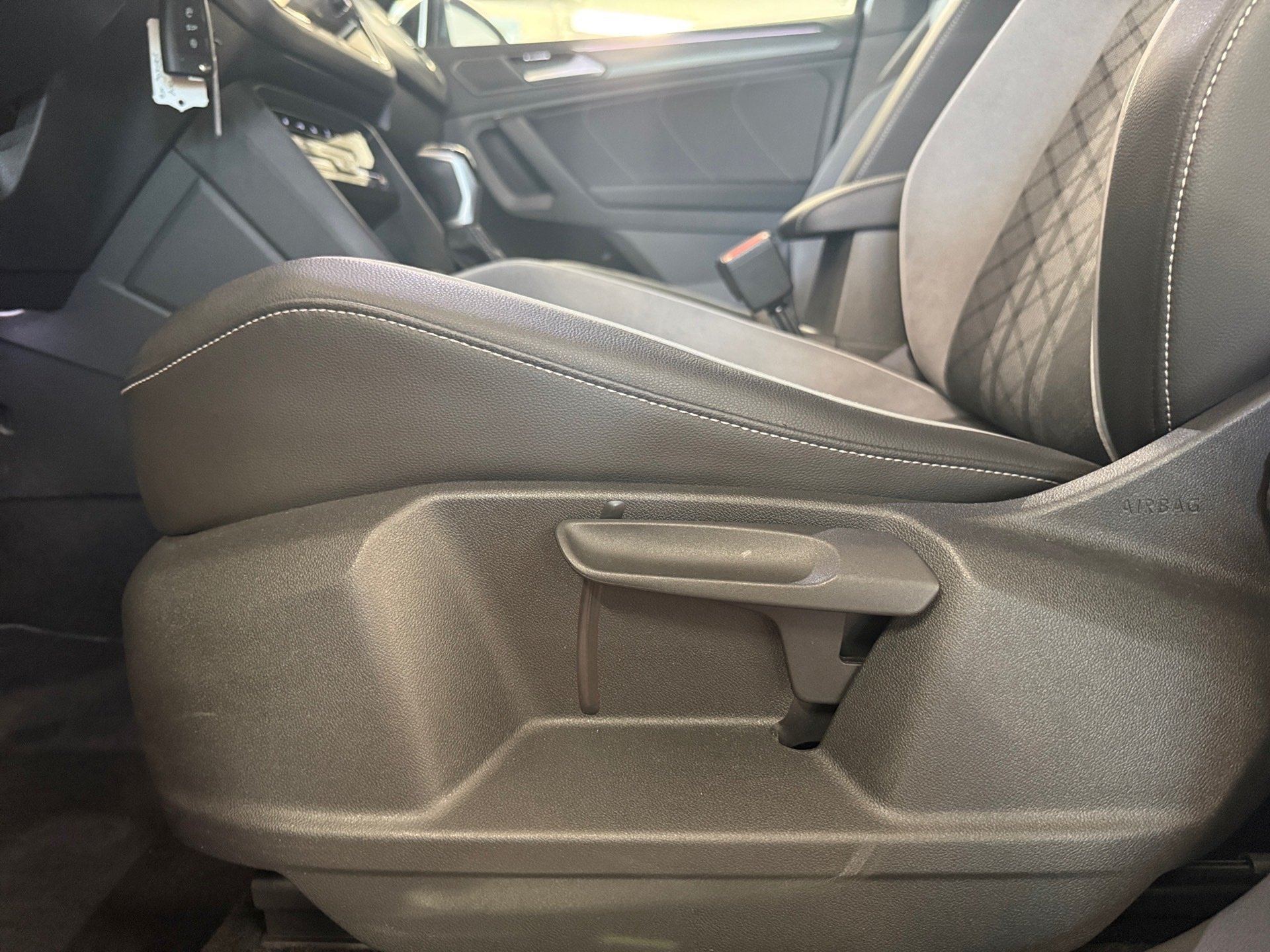 Tiguan 2.0 TSI R-Line 4M DSG BlackStyle Matrix Navi ACC RFK