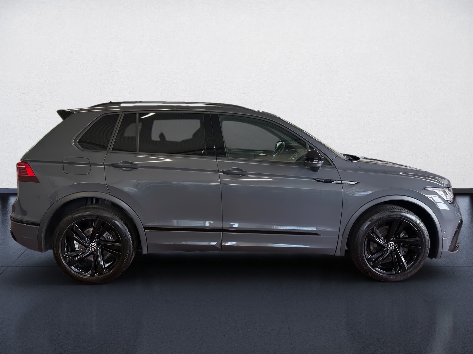 Tiguan 2.0 TSI R-Line 4M DSG BlackStyle Matrix Navi ACC RFK