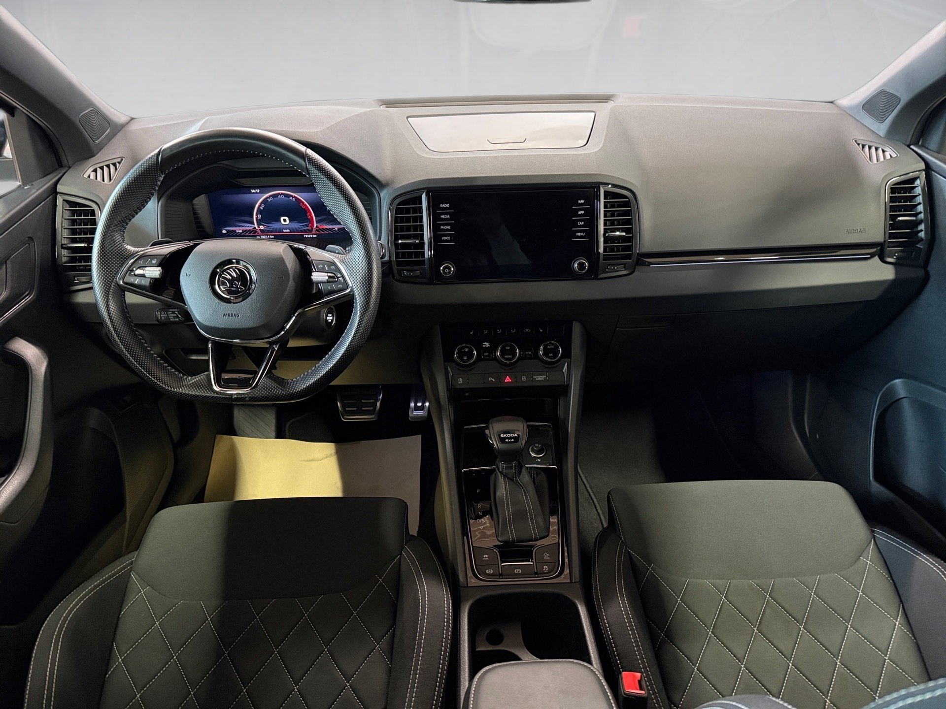 Karoq 2.0 TDI Sportline 4x4 DSG Matrix Navi ACC AHK RFK