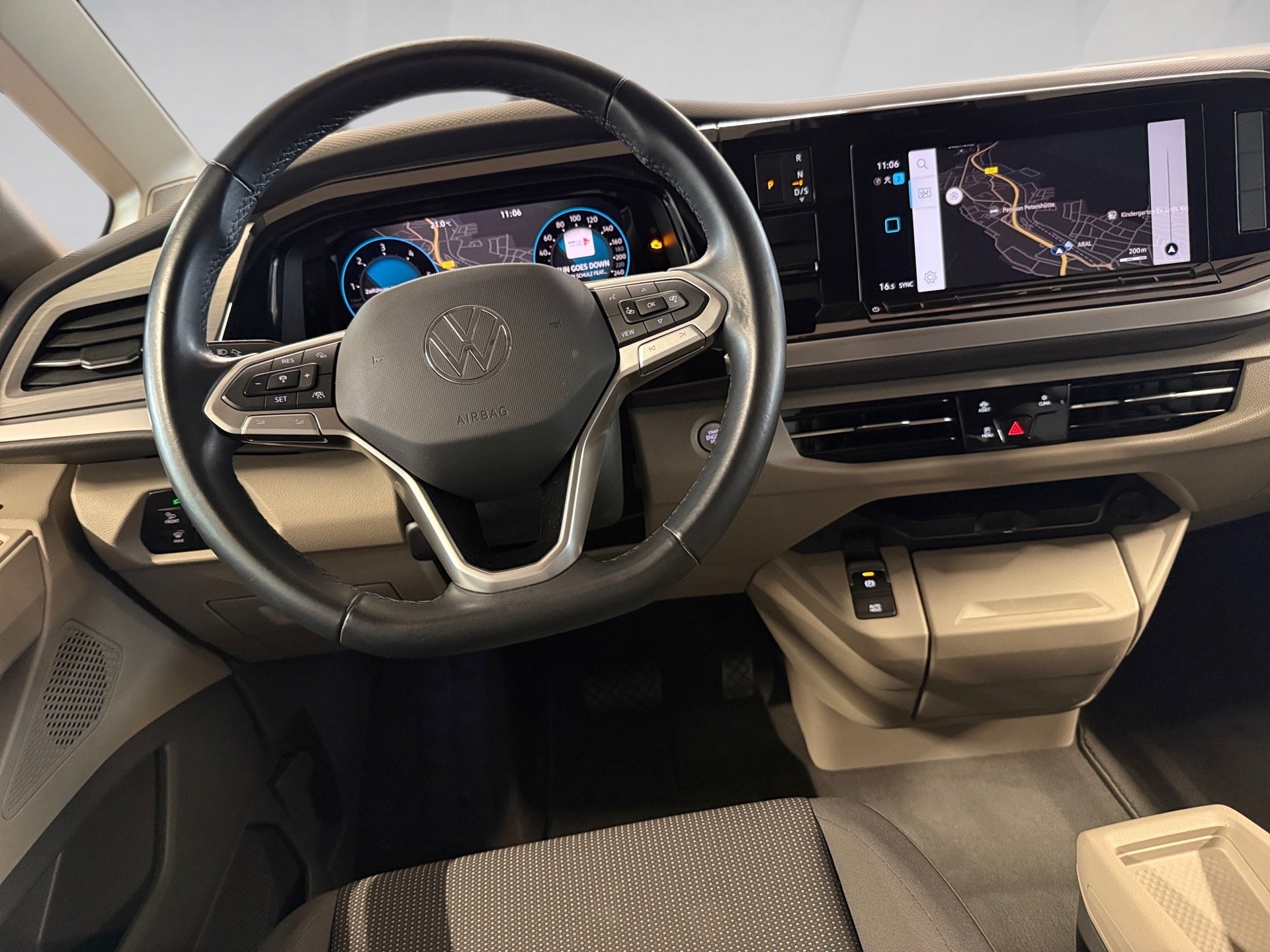 T7 Multivan 2.0 TDI Life DSG Lang 7 Sitzer Matrix Navi ACC RFK