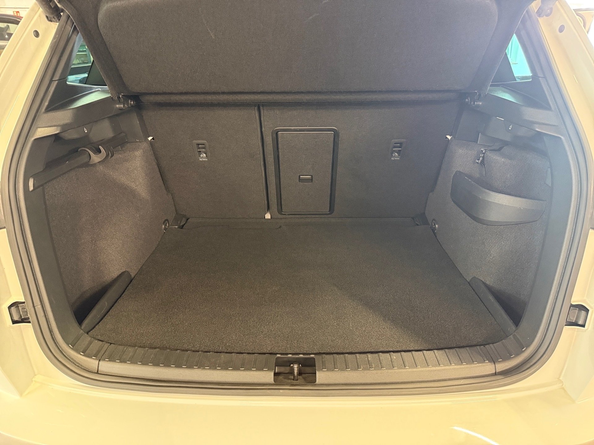 Karoq 2.0 TSI Sportline 4x4 DSG Matrix Navi ACC Pano AHK