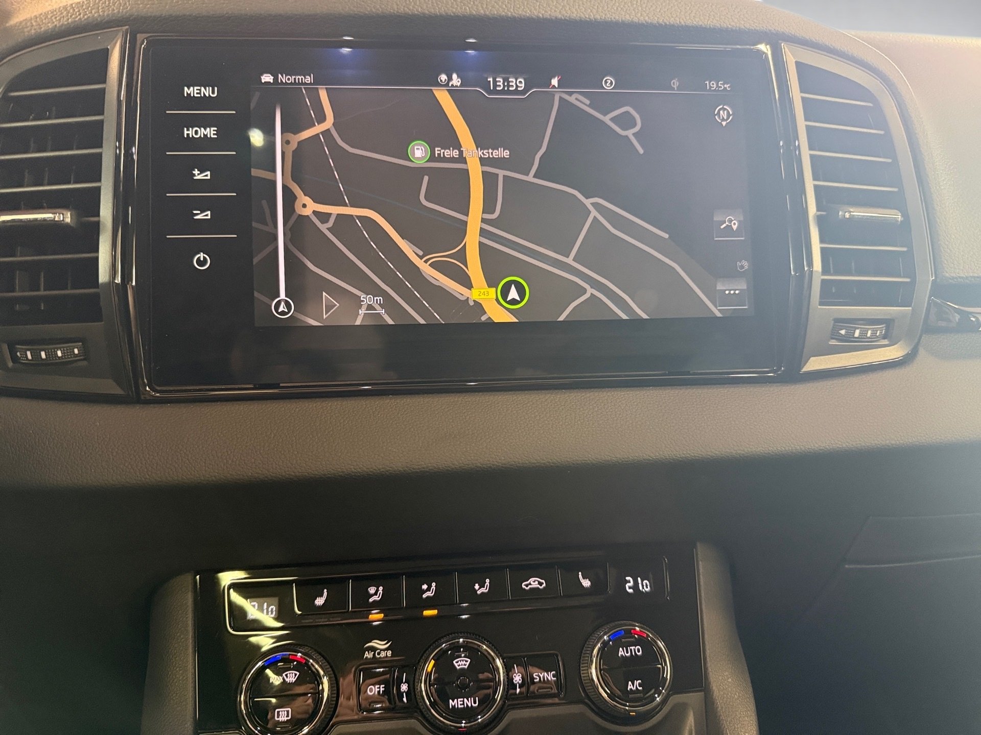 Karoq 2.0 TSI Sportline 4x4 DSG Matrix Navi ACC Pano AHK