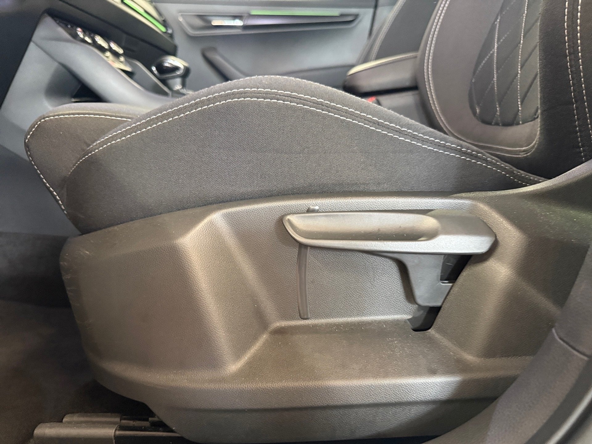 Karoq 2.0 TSI Sportline 4x4 DSG Matrix Navi ACC Pano AHK