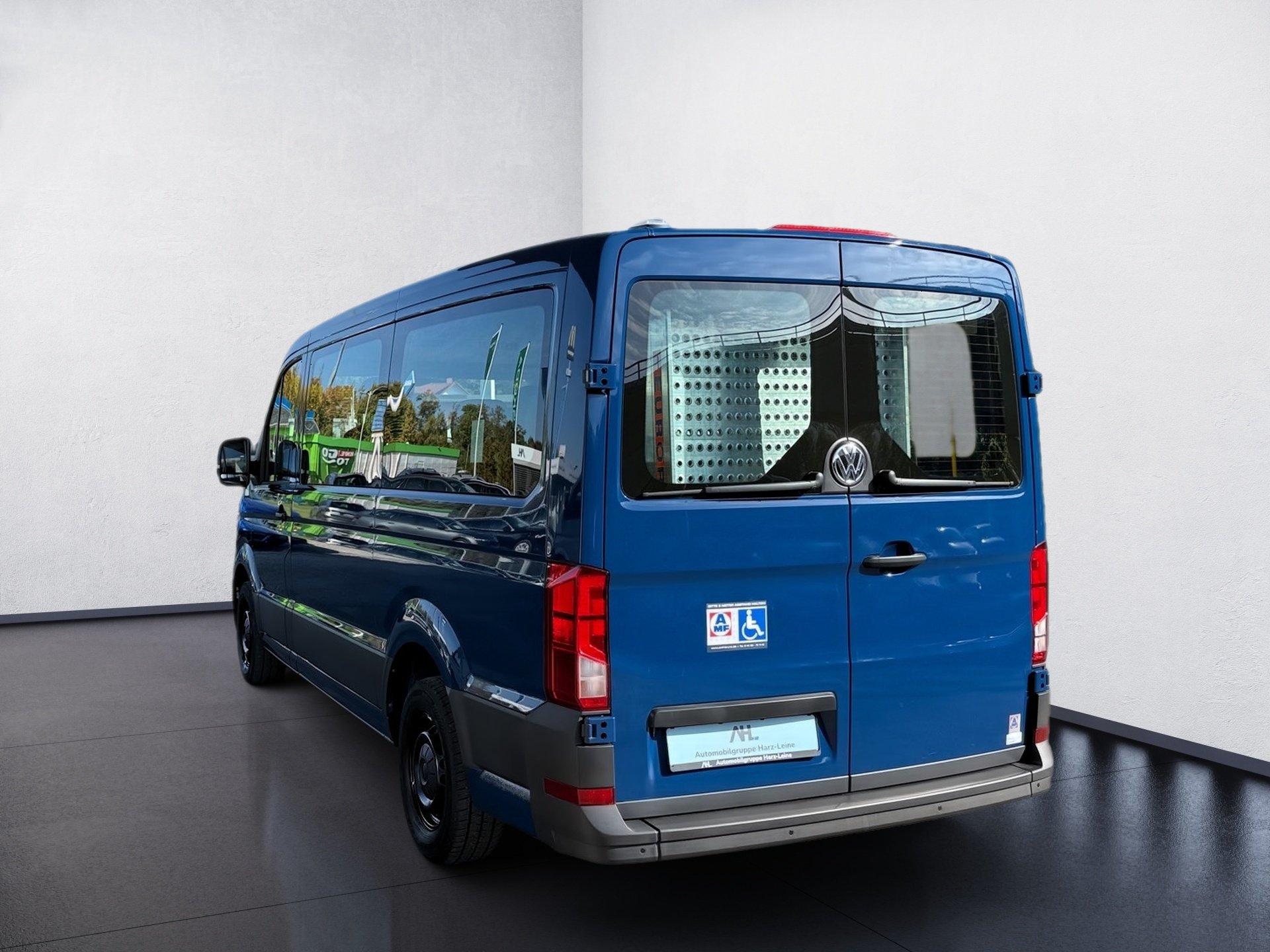 Crafter Kasten mittlerer Radstand 2.0 TDI 8-Sitzer Klima PDC v+h Rollstuhlrampe