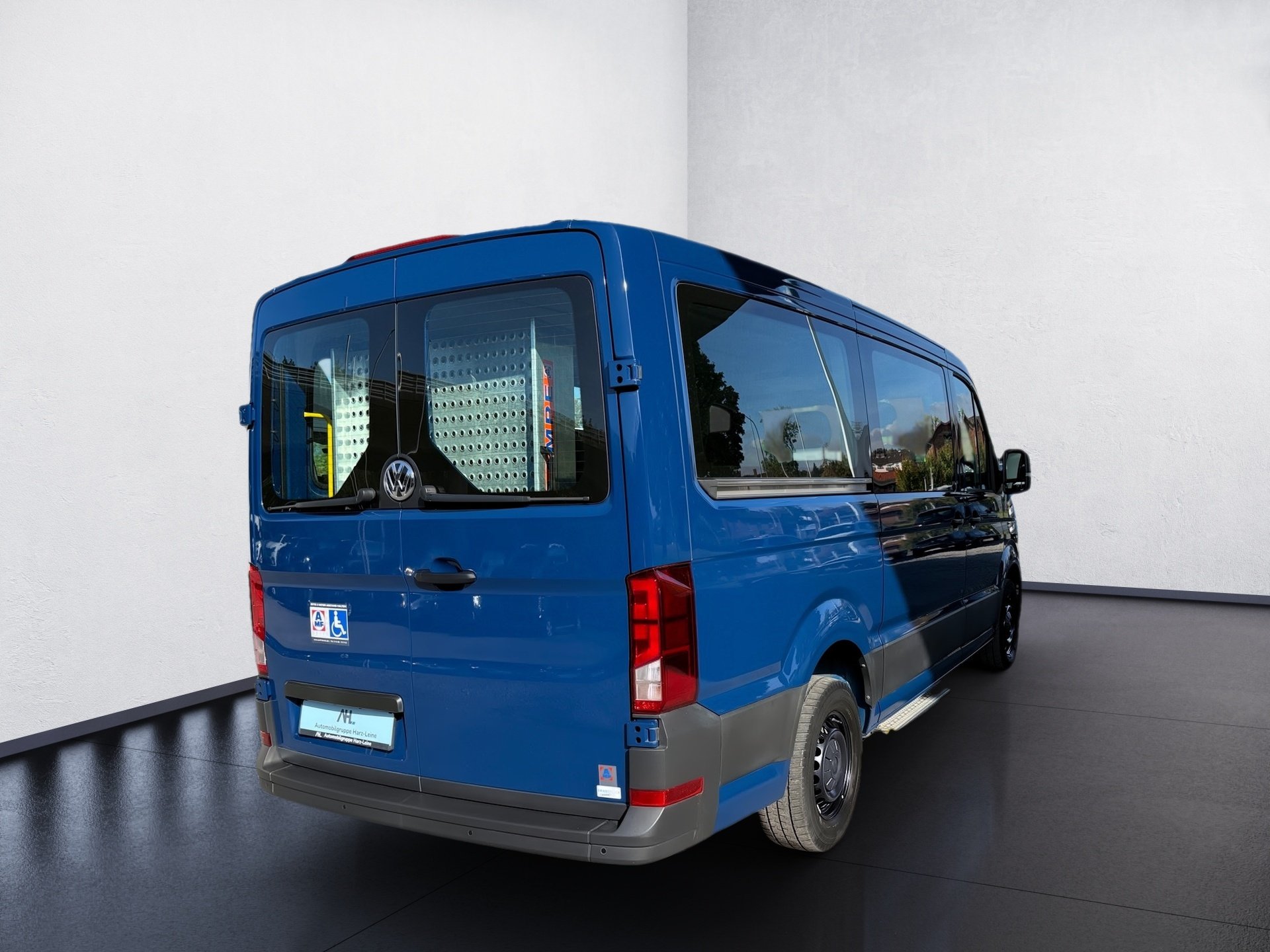 Crafter Kasten mittlerer Radstand 2.0 TDI 8-Sitzer Klima PDC v+h Rollstuhlrampe
