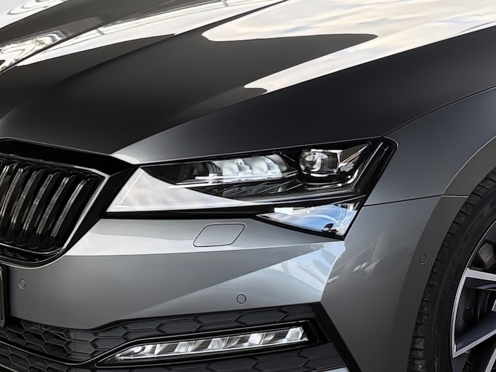 Superb Combi 2.0 TDI Sportline DSG LED Navi ACC Pano Standhzg.