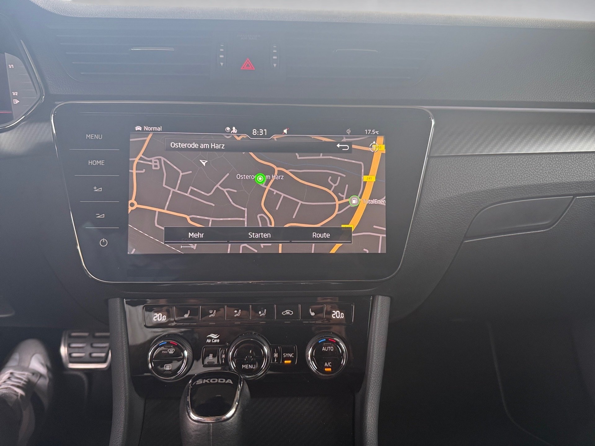 Superb Combi 2.0 TDI Sportline DSG LED Navi ACC Pano Standhzg.