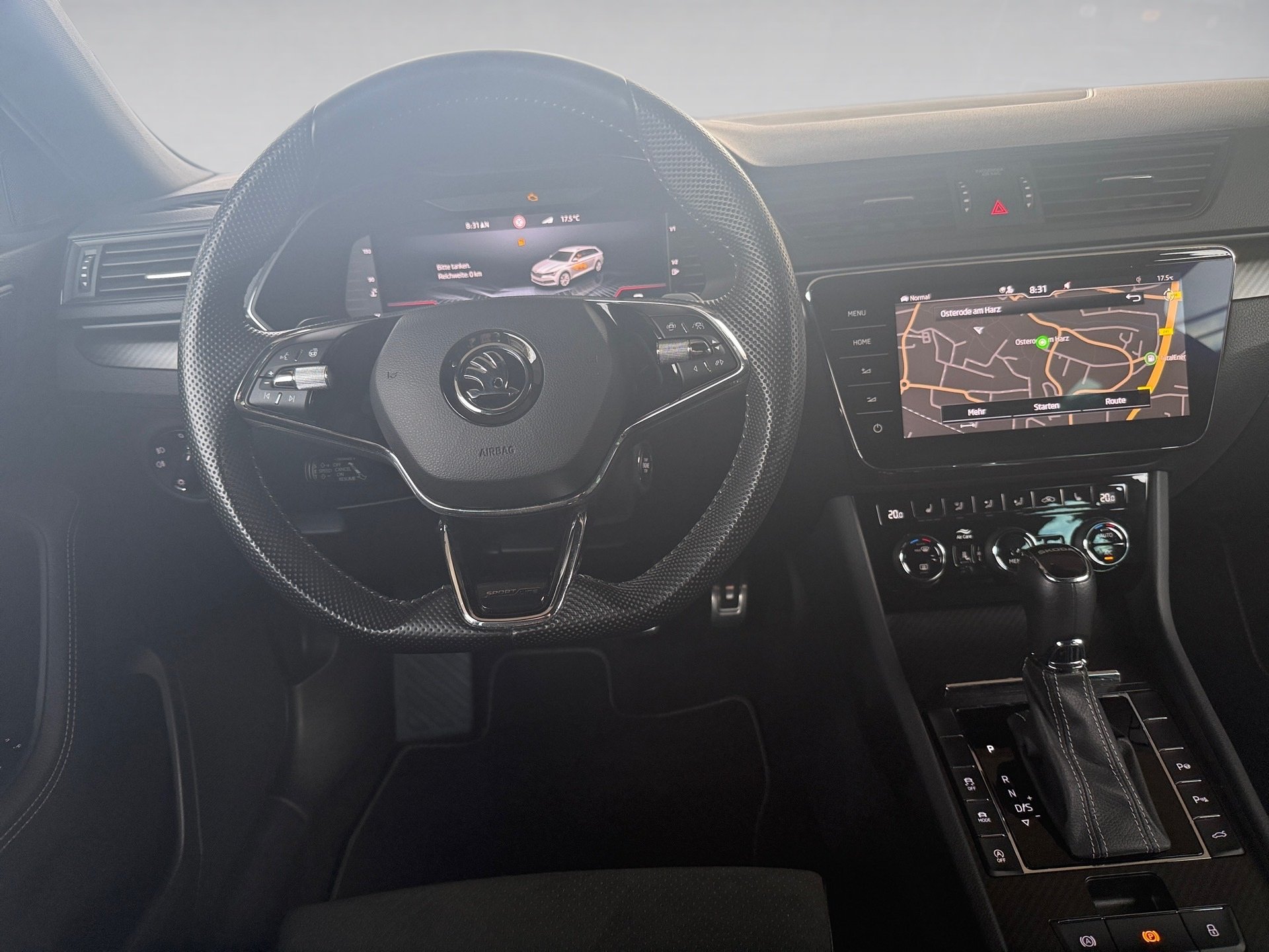 Superb Combi 2.0 TDI Sportline DSG LED Navi ACC Pano Standhzg.