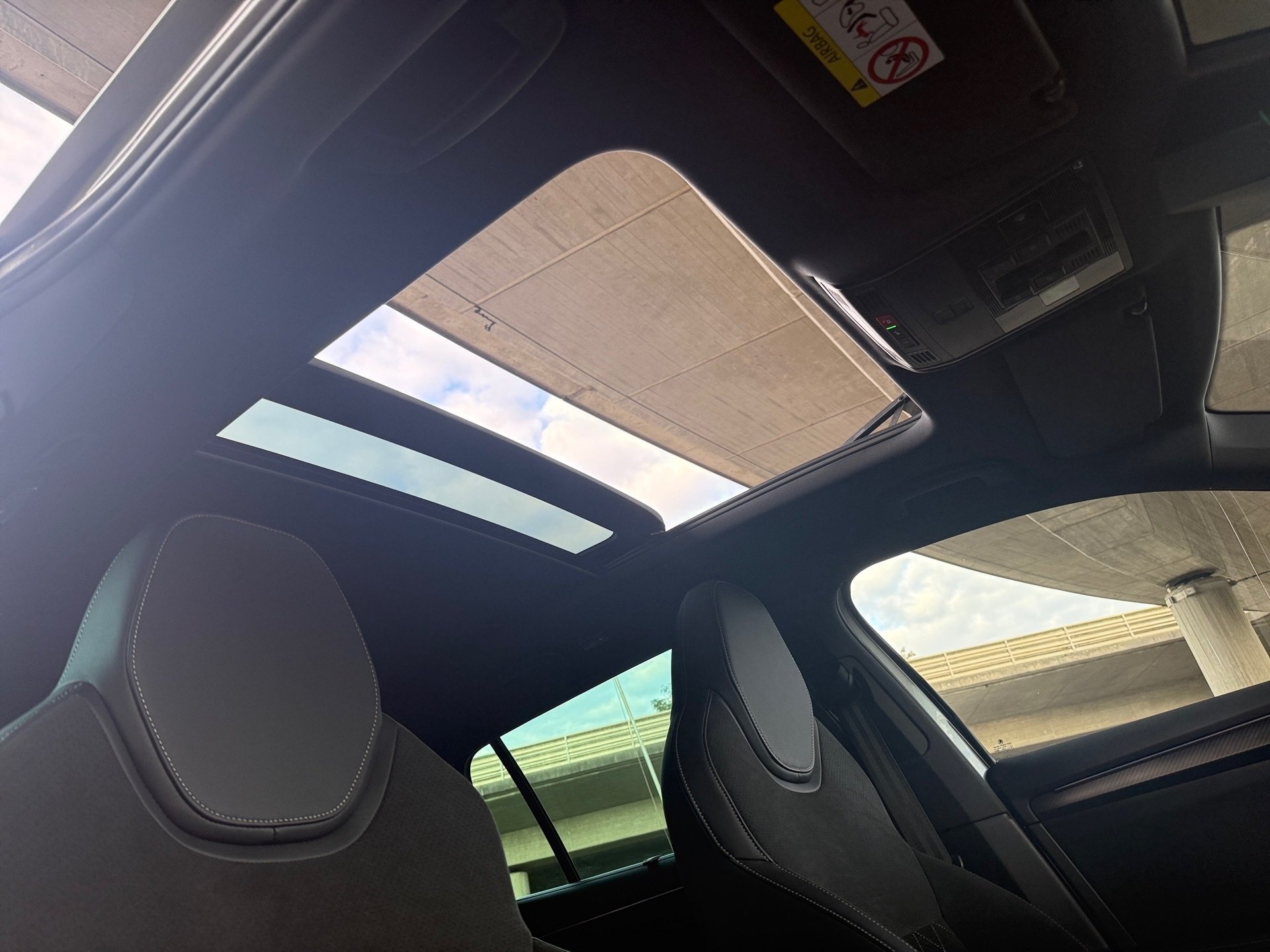 Superb Combi 2.0 TDI Sportline DSG LED Navi ACC Pano Standhzg.