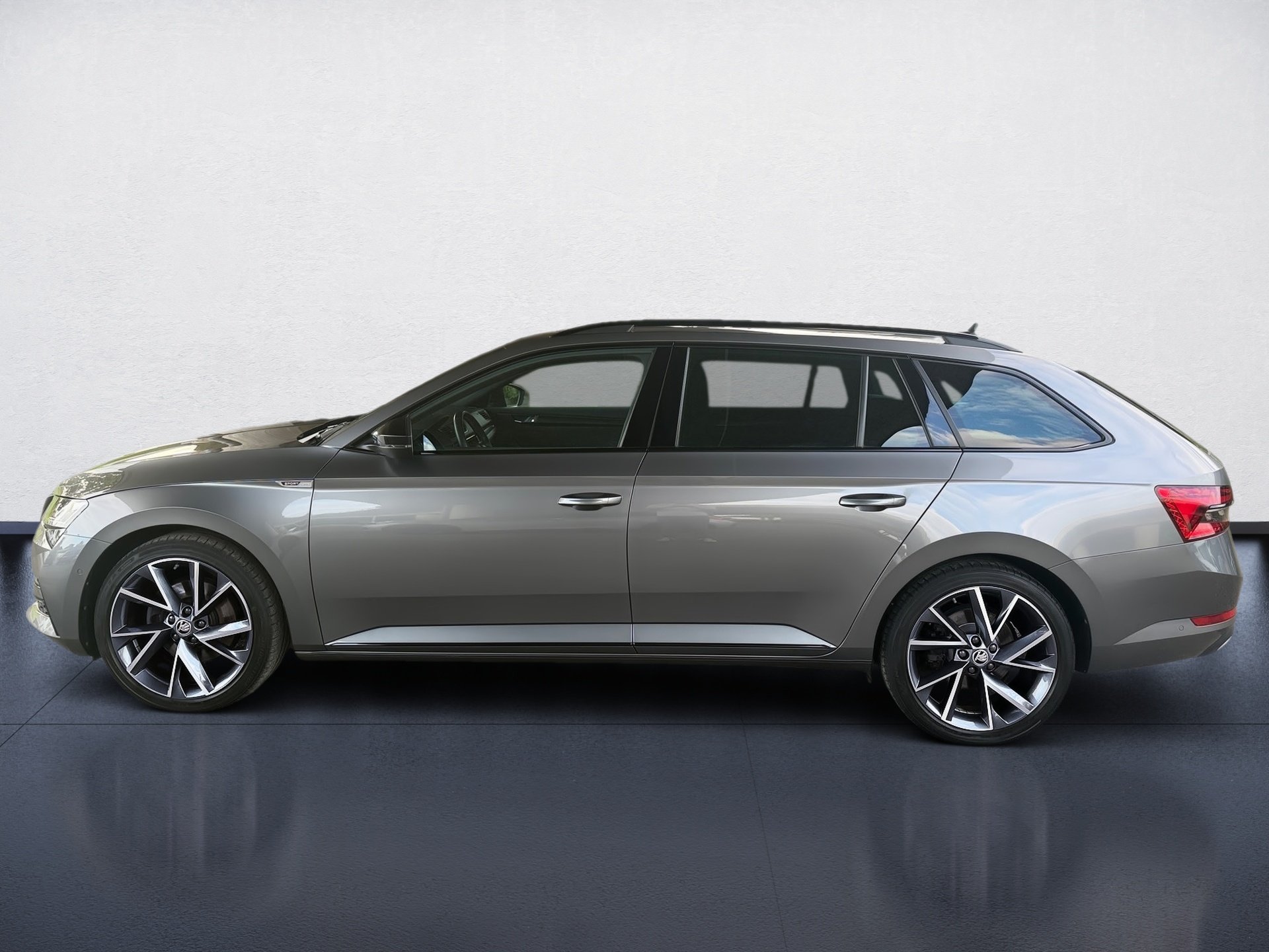 Superb Combi 2.0 TDI Sportline DSG LED Navi ACC Pano Standhzg.