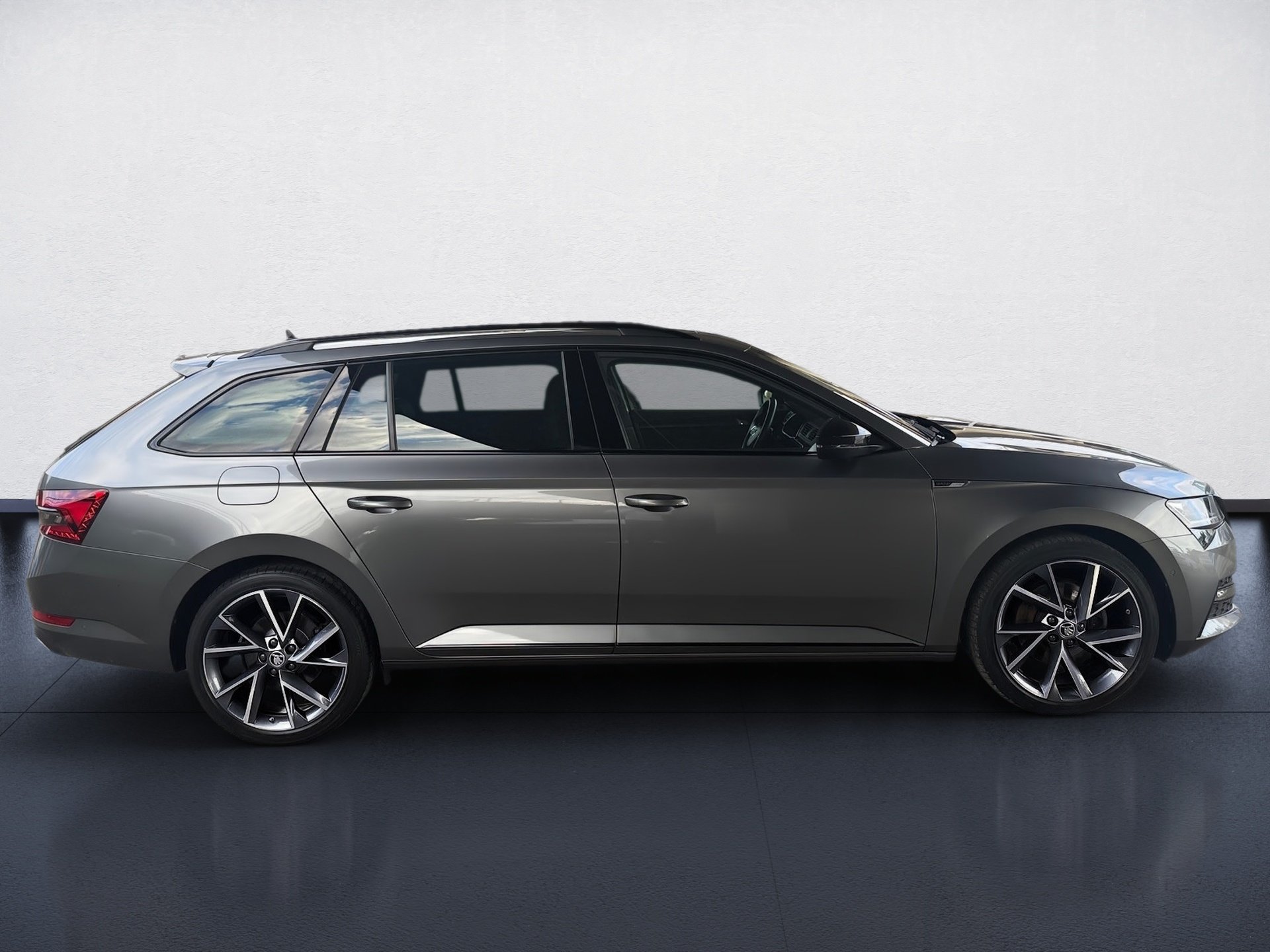 Superb Combi 2.0 TDI Sportline DSG LED Navi ACC Pano Standhzg.