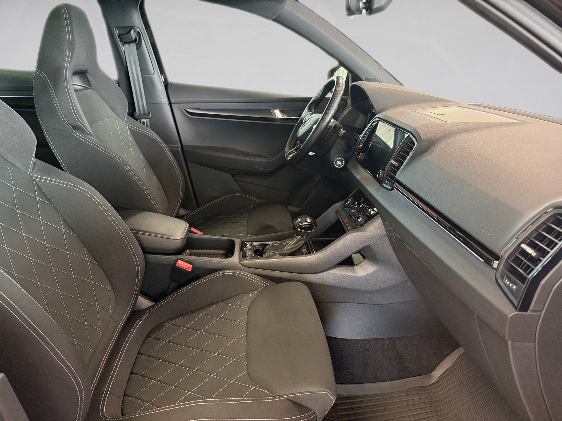 Karoq 1.5 TSI Sportline DSG Matrix Navi AHK Sportsitze