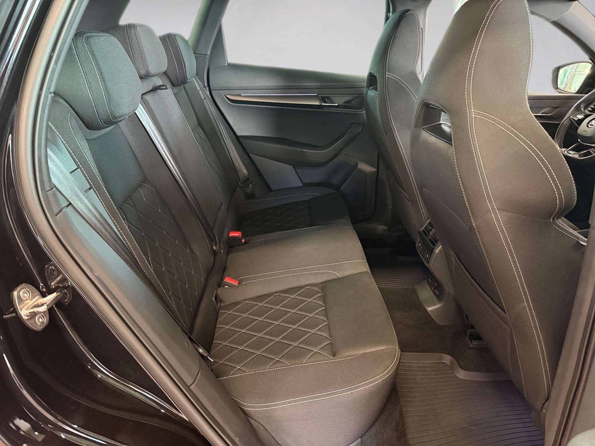 Karoq 1.5 TSI Sportline DSG Matrix Navi AHK Sportsitze