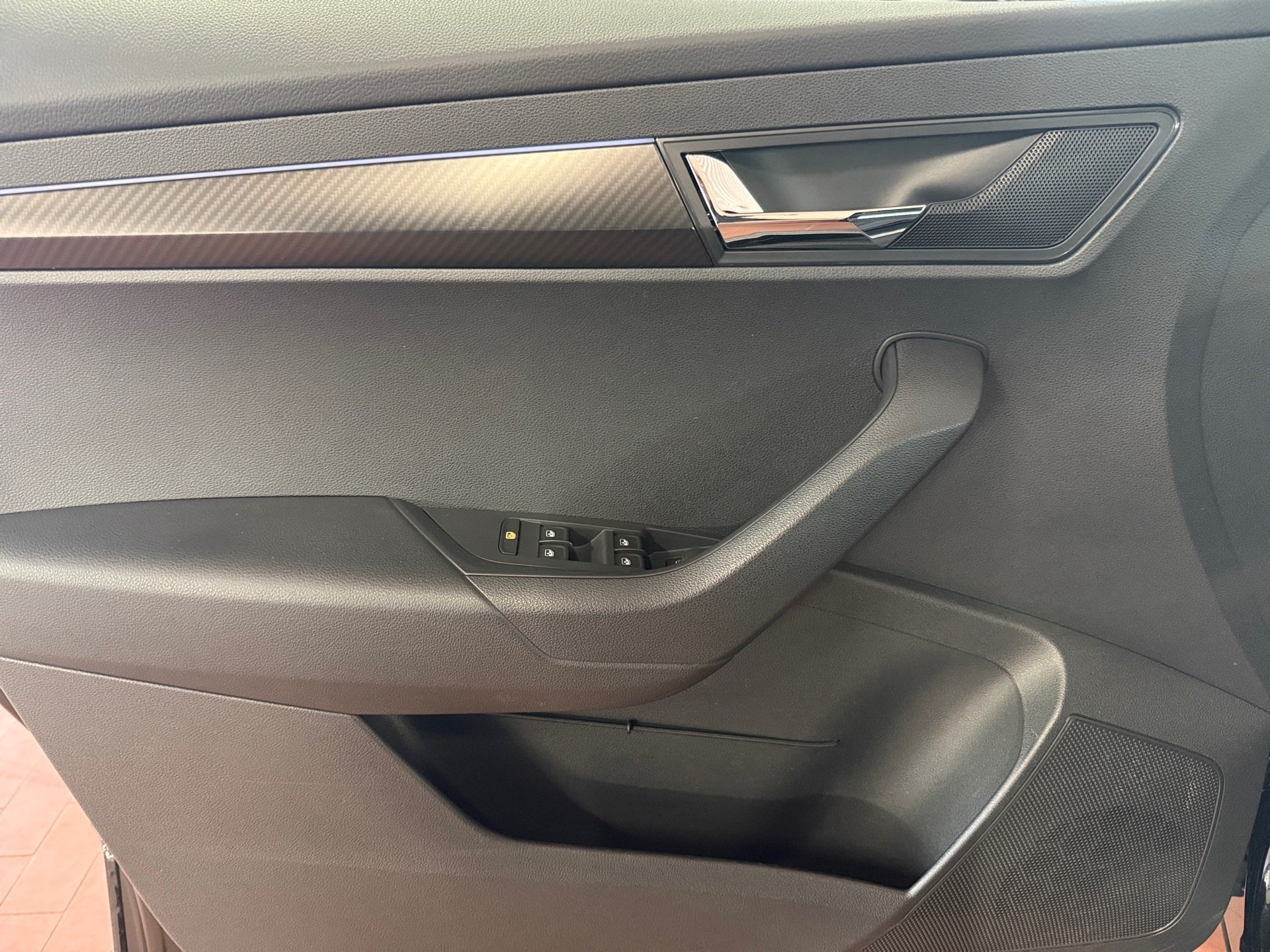 Karoq 1.5 TSI Sportline DSG Matrix Navi AHK Sportsitze