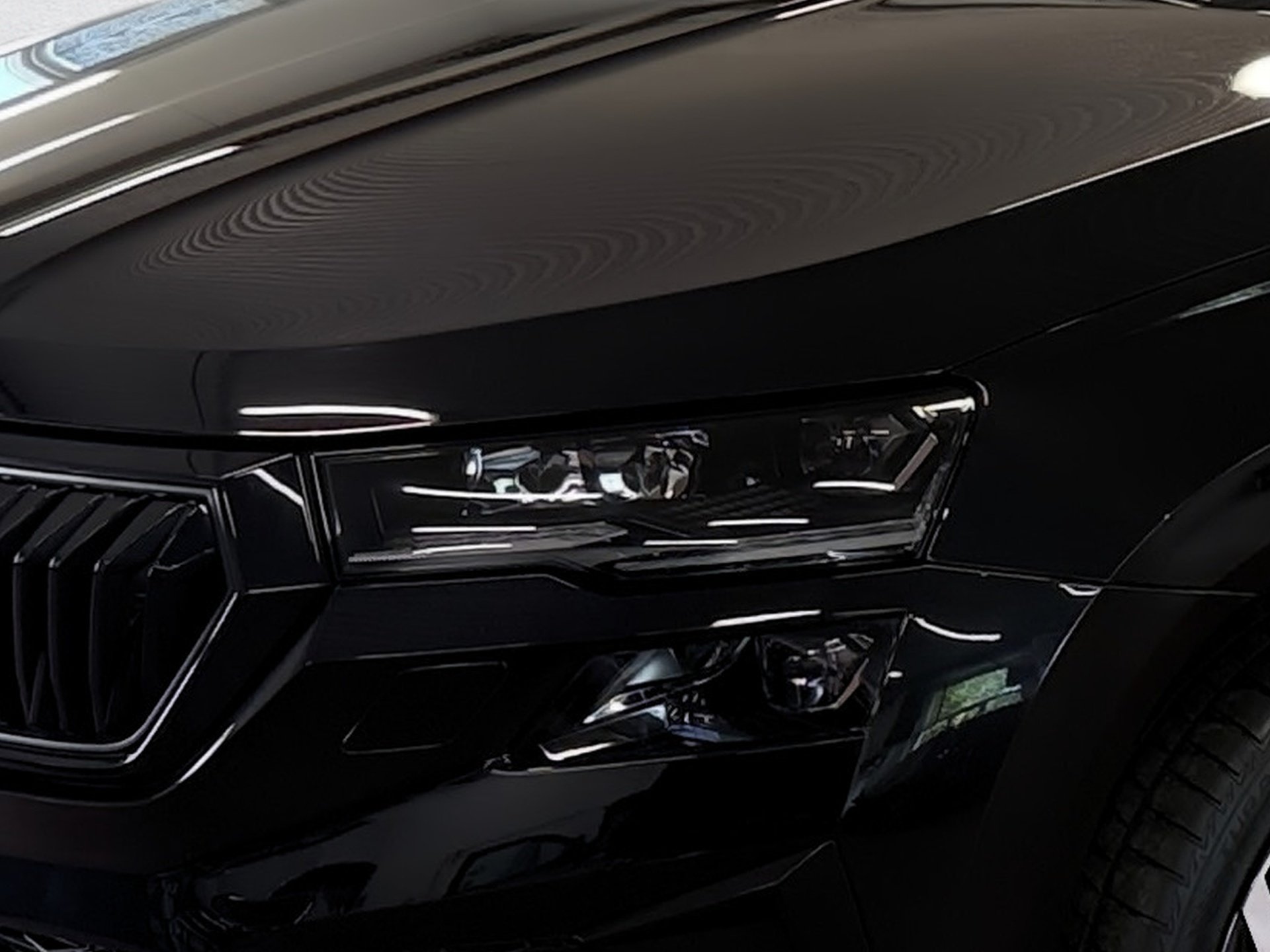 Karoq 1.5 TSI Sportline DSG Matrix Navi AHK Sportsitze