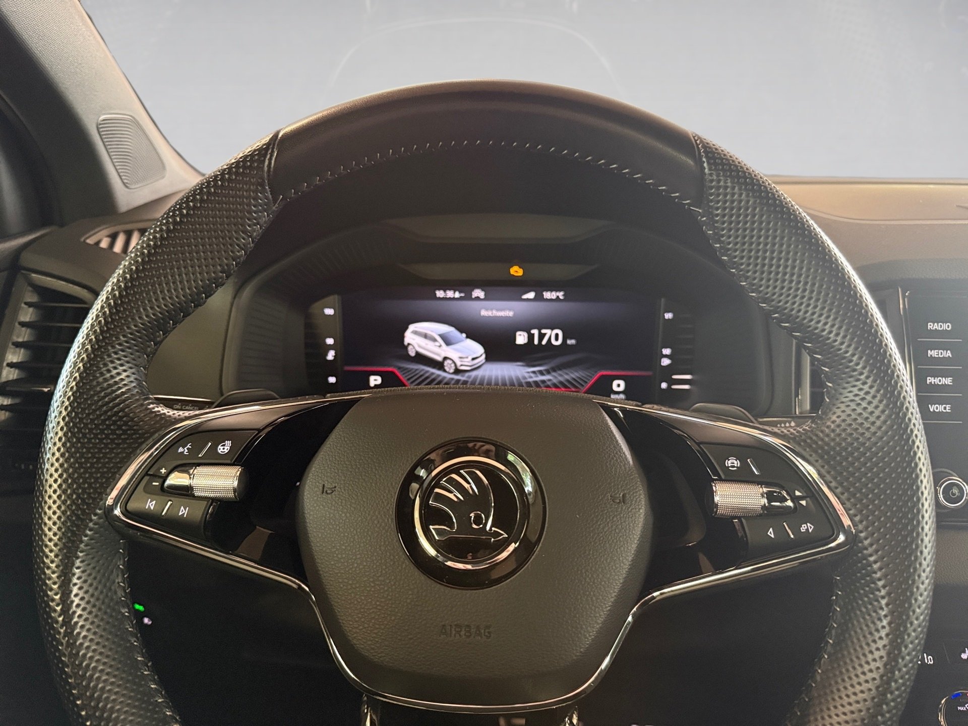 Karoq 1.5 TSI Sportline DSG Matrix Navi AHK Sportsitze
