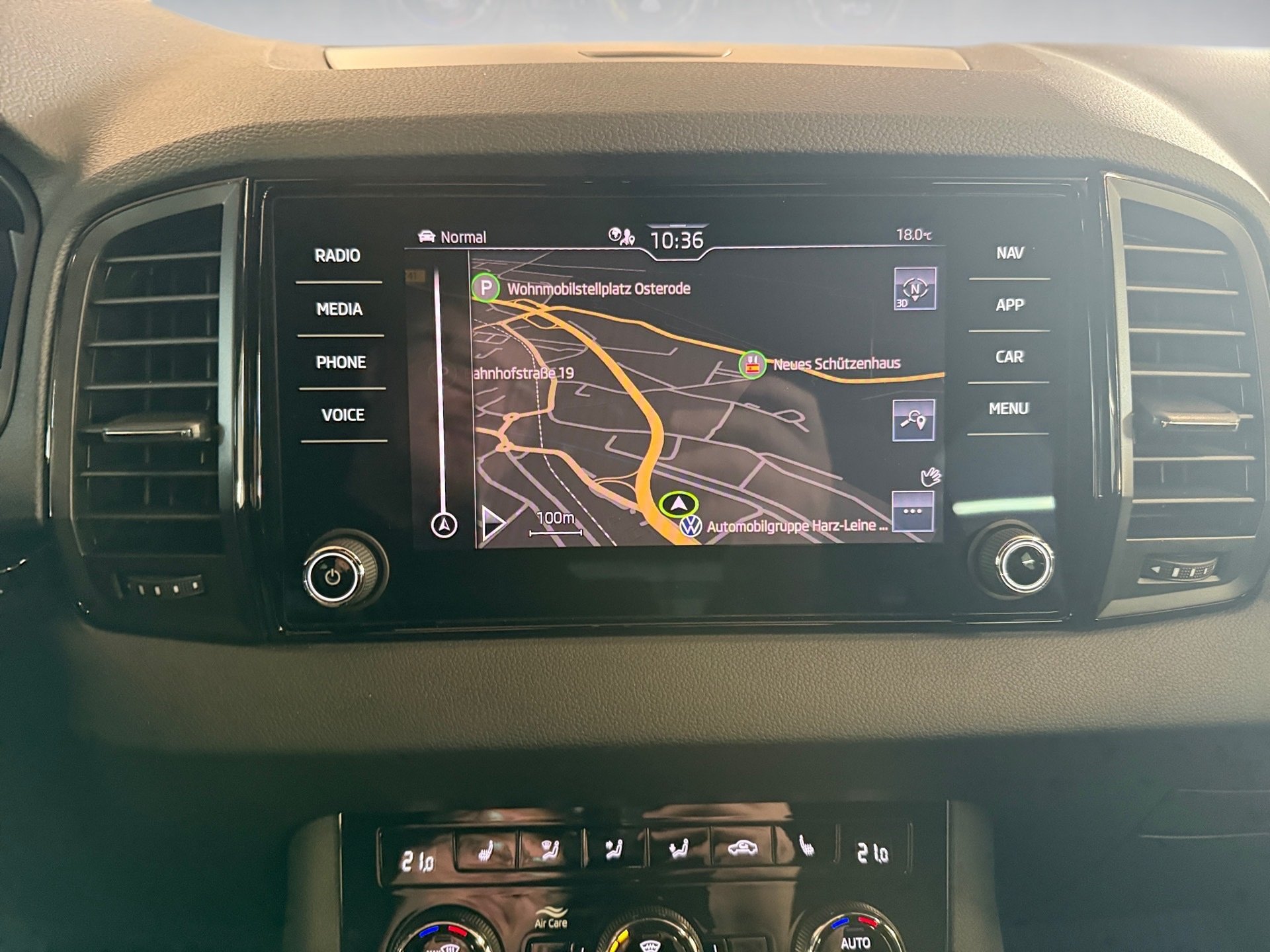 Karoq 1.5 TSI Sportline DSG Matrix Navi AHK Sportsitze