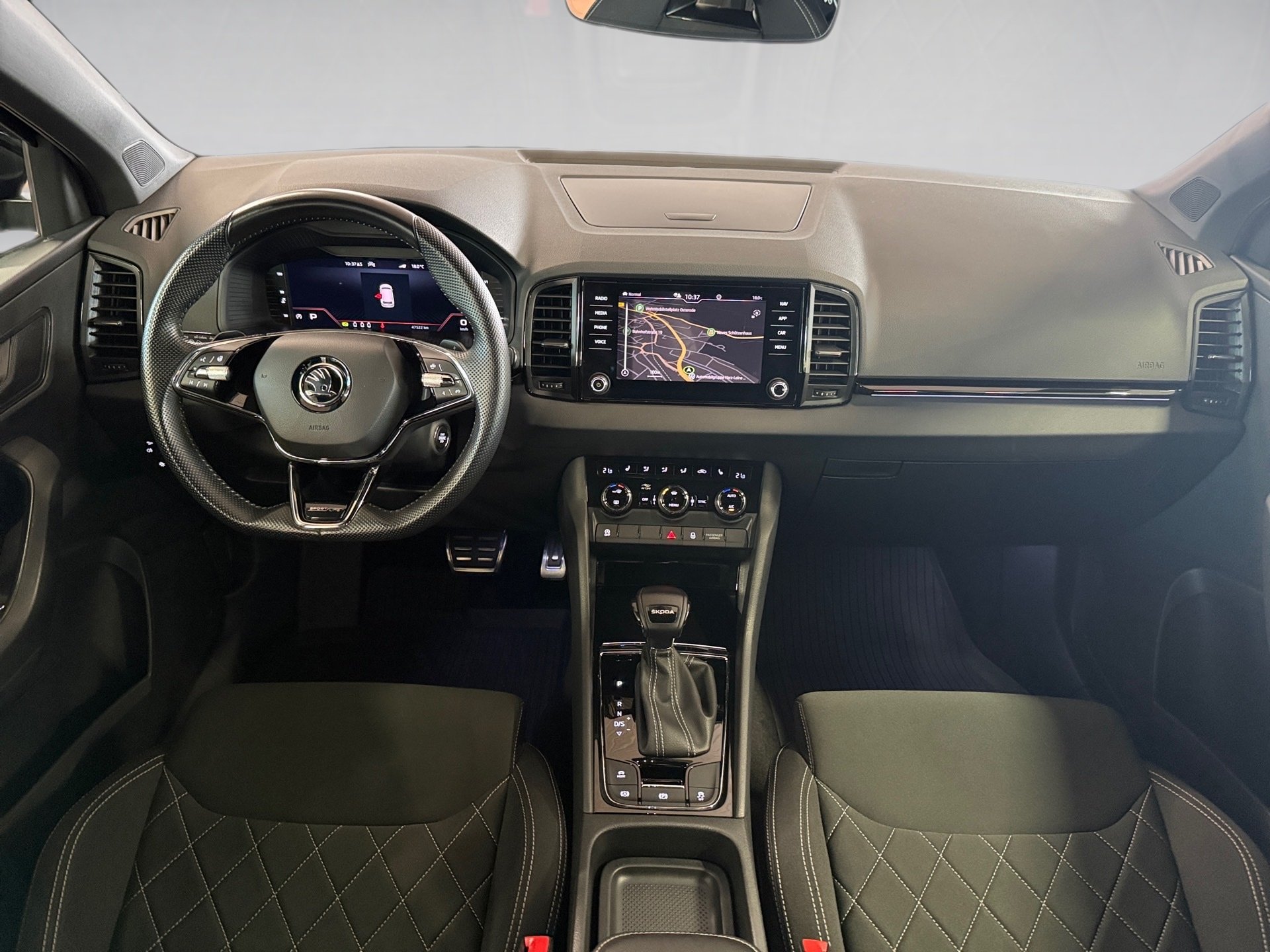 Karoq 1.5 TSI Sportline DSG Matrix Navi AHK Sportsitze