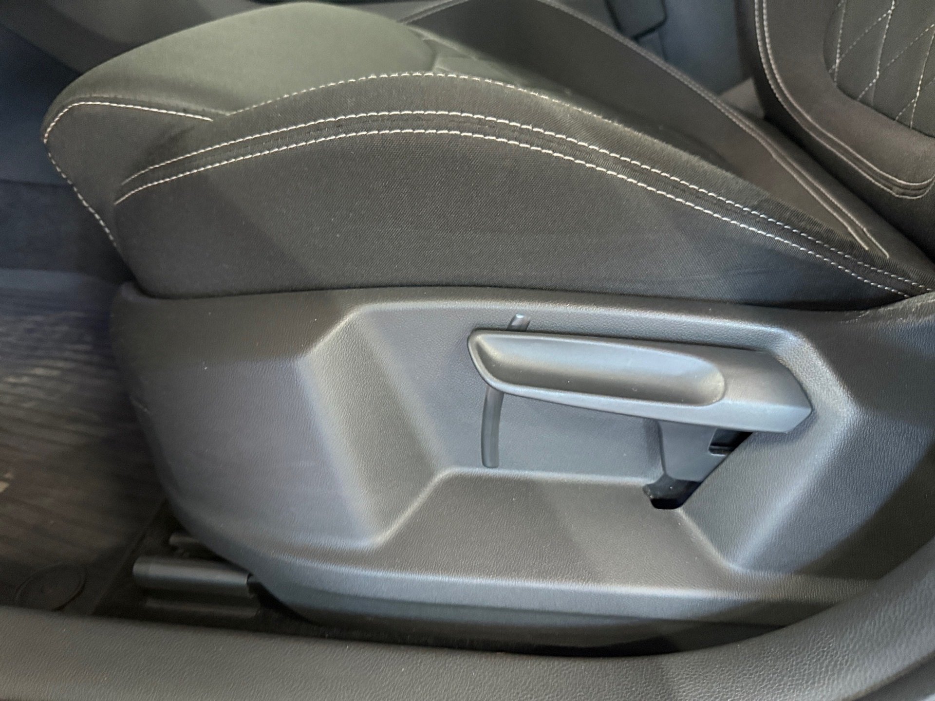 Karoq 1.5 TSI Sportline DSG Matrix Navi AHK Sportsitze