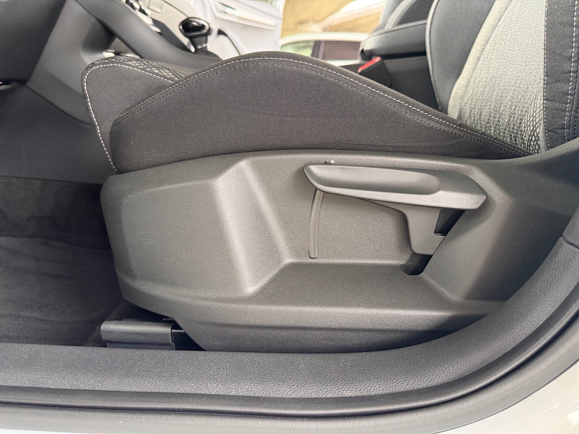 Karoq 1.5 TSI Style DSG Matrix Navi ACC AHK RFK