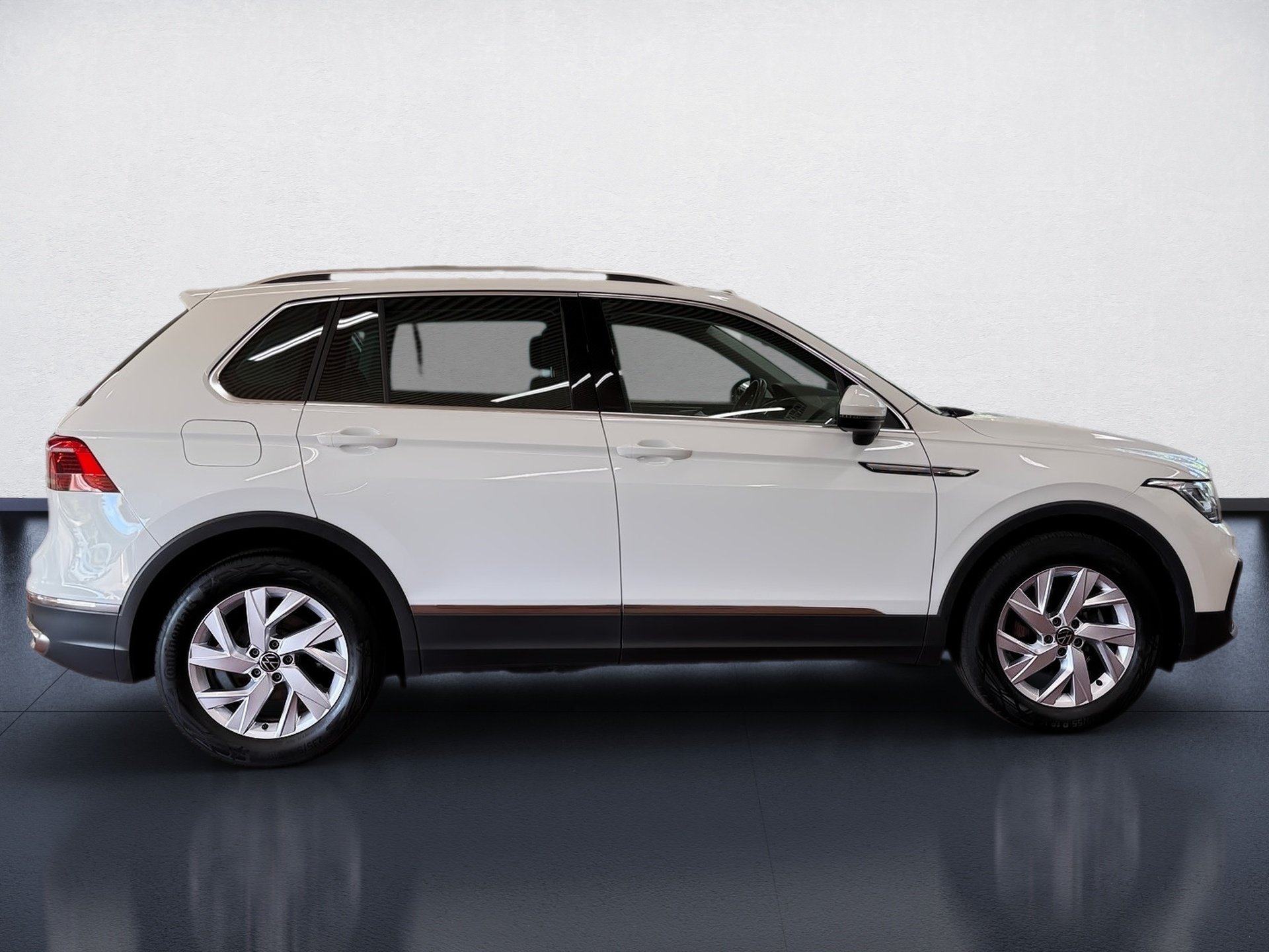 Tiguan Elegance 1.5 TSI Elegance DSG Matrix AHK Navi ACC App-Connect