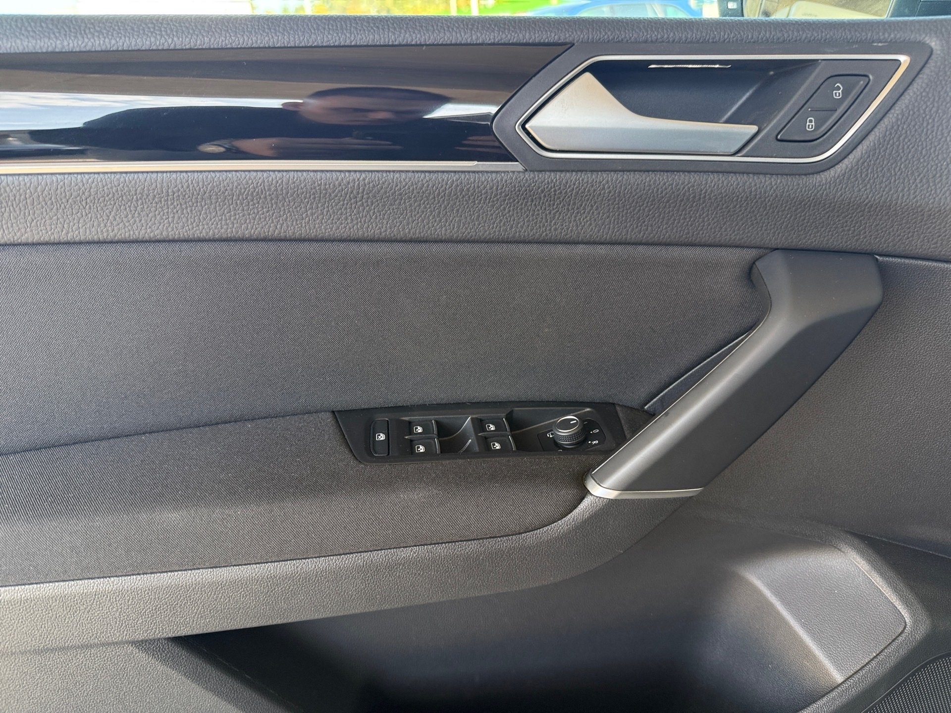 Touran 2.0 TDI R-Line DSG LED Navi ACC PDC ACC