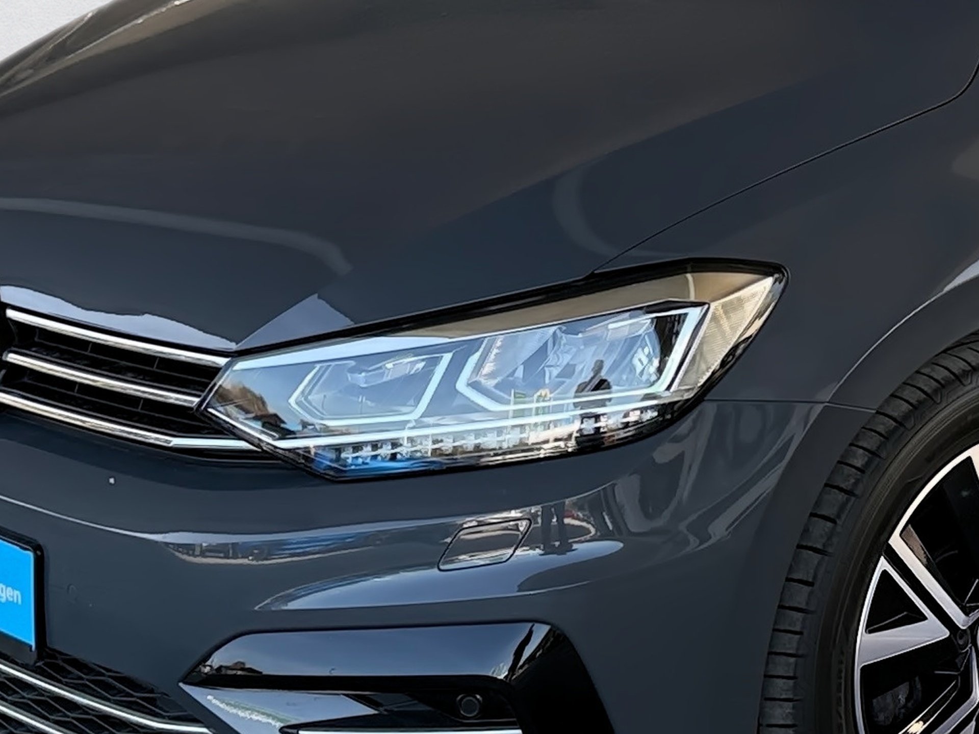 Touran 2.0 TDI R-Line DSG LED Navi ACC PDC ACC