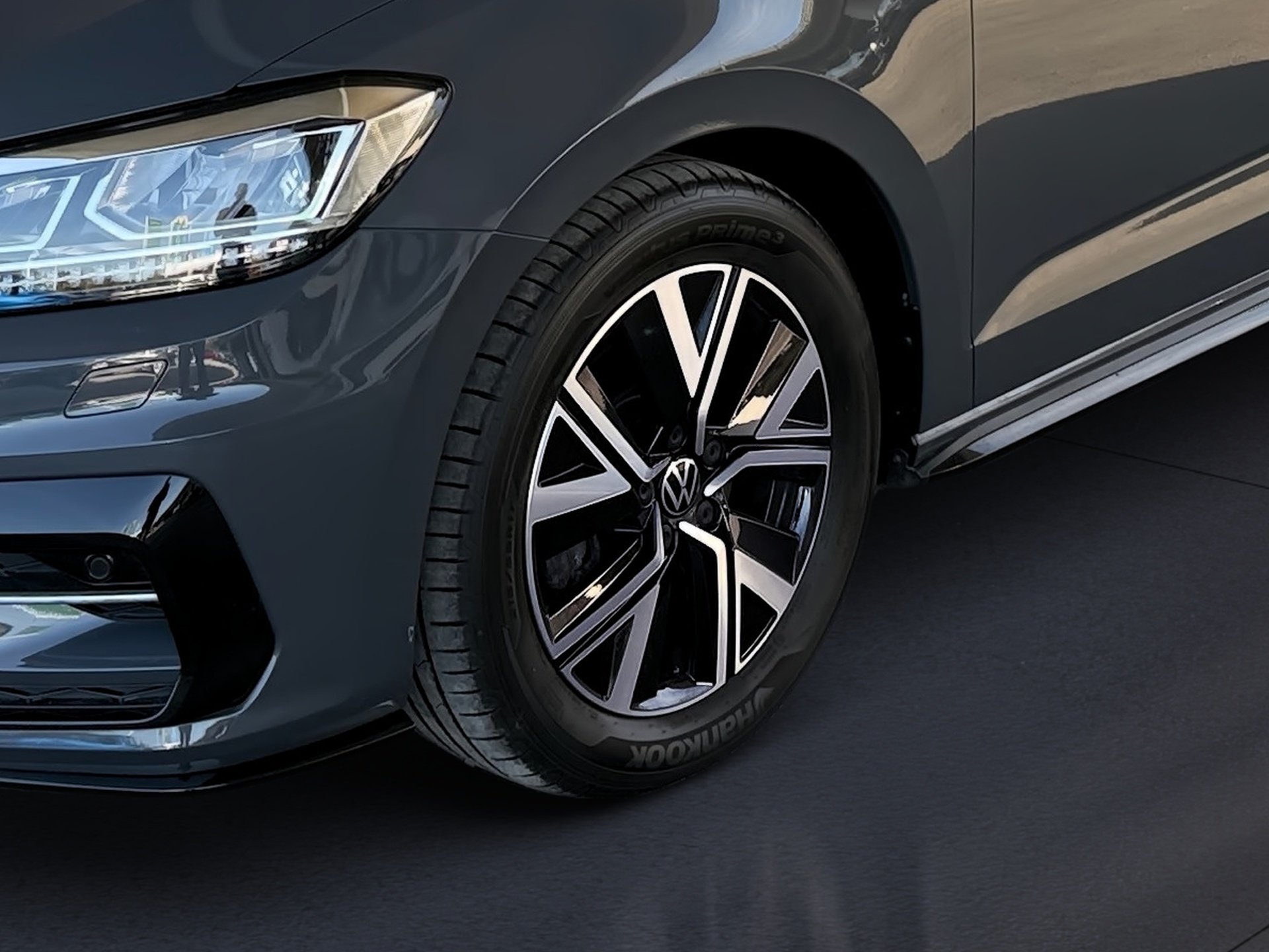 Touran 2.0 TDI R-Line DSG LED Navi ACC PDC ACC