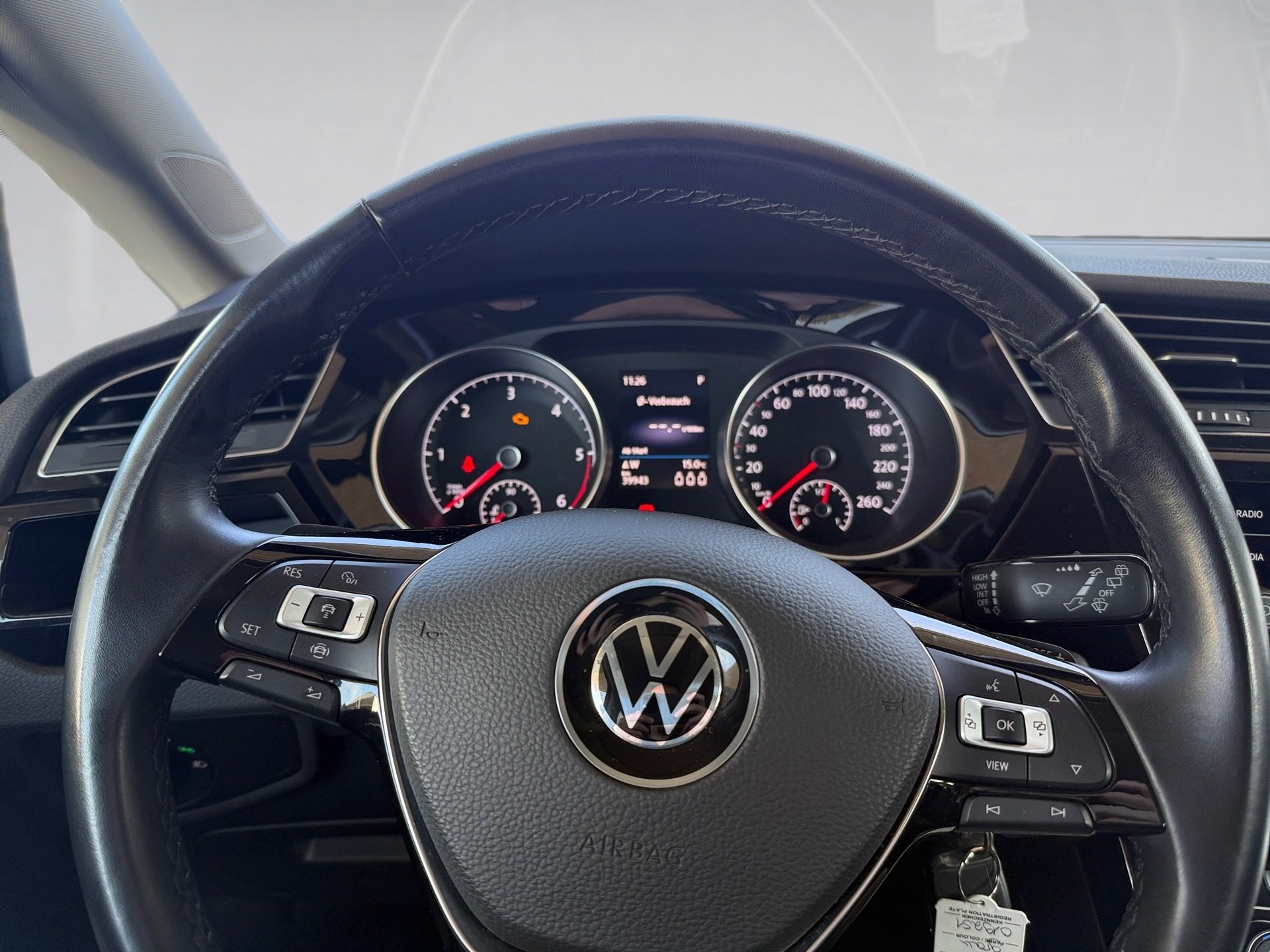 Touran 2.0 TDI R-Line DSG LED Navi ACC PDC ACC