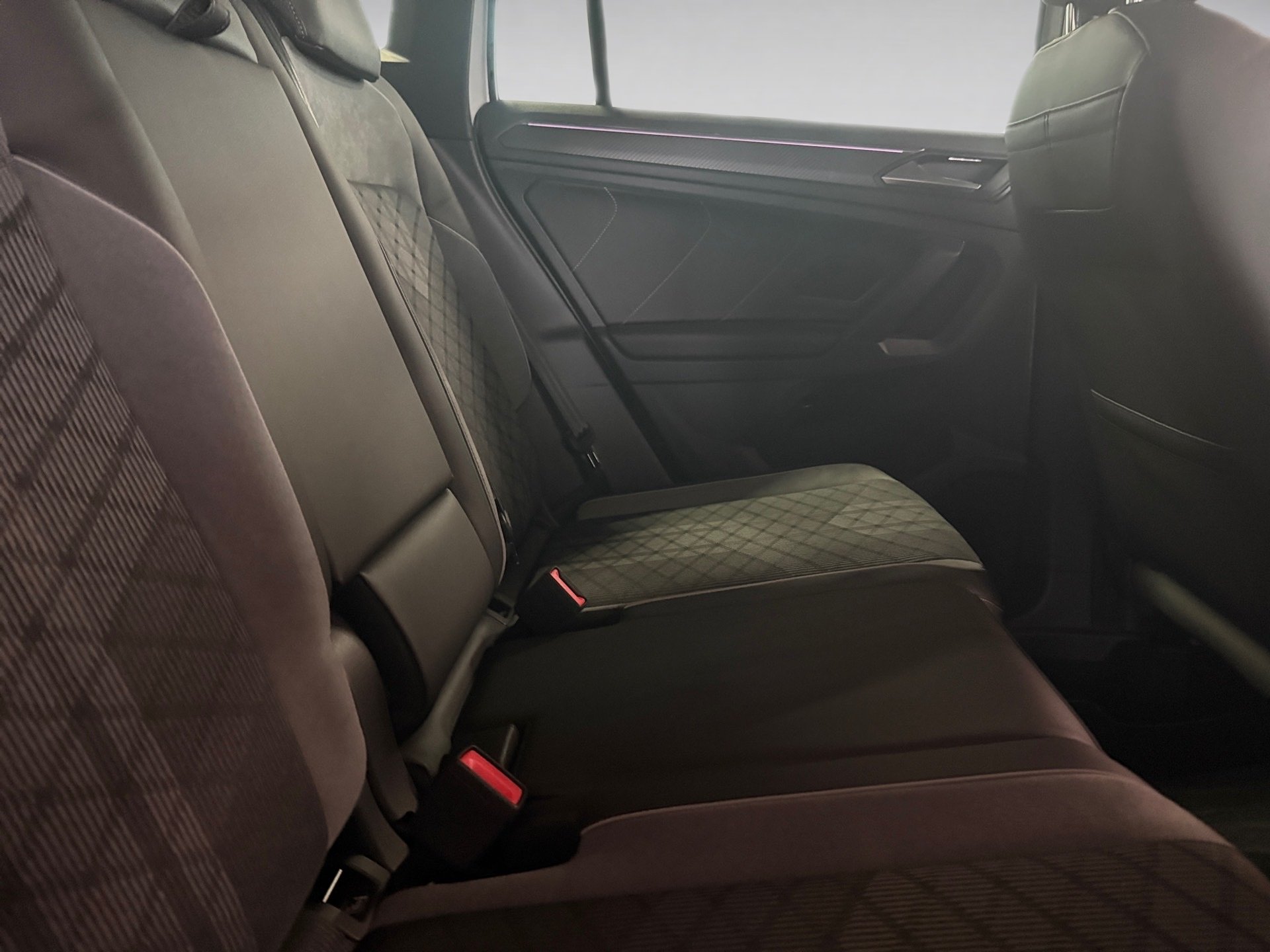 Tiguan 2.0 TDI R-Line 4M DSG LED Navi ACC AHK RFK