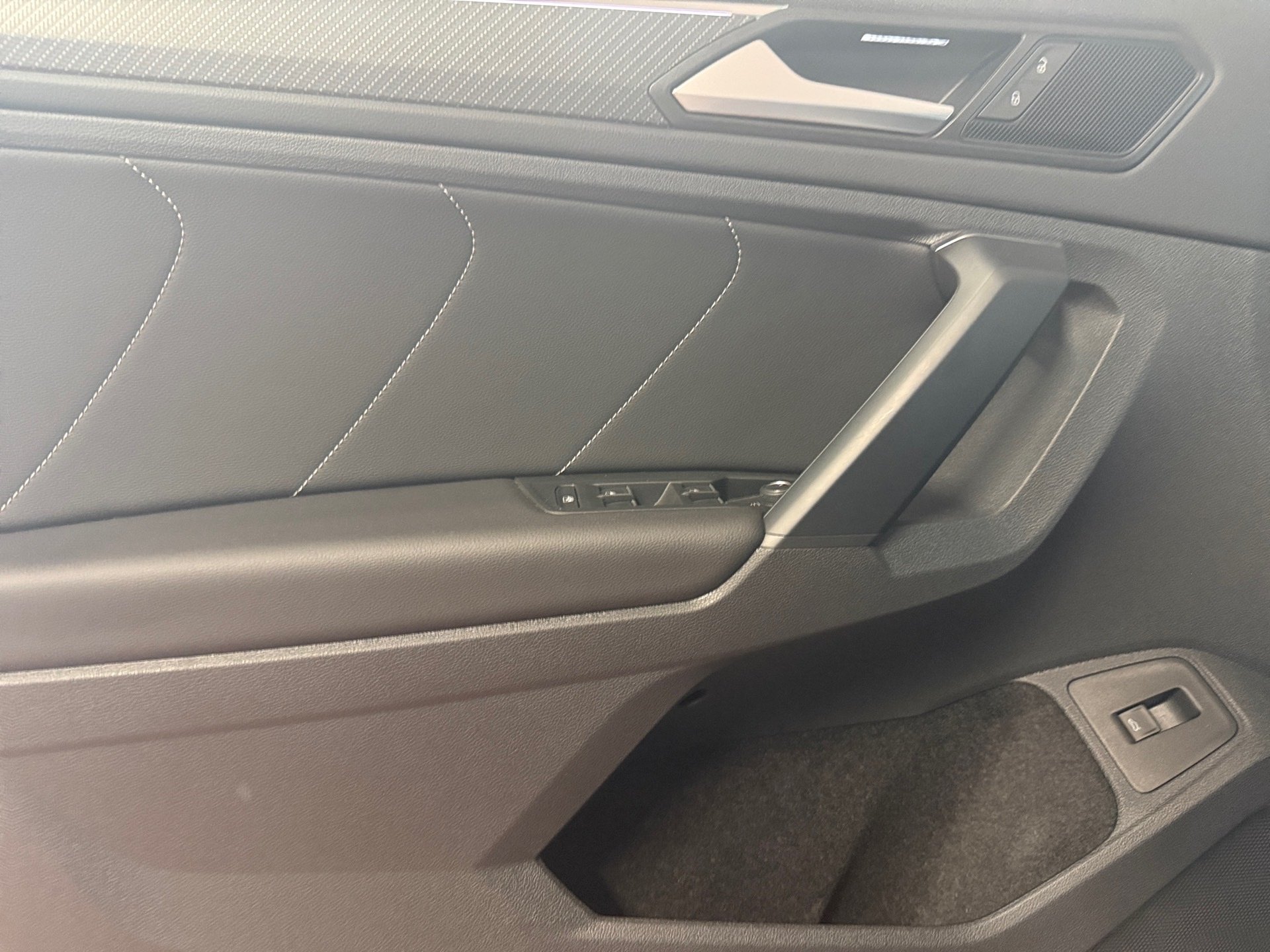 Tiguan 2.0 TDI R-Line 4M DSG LED Navi ACC AHK RFK
