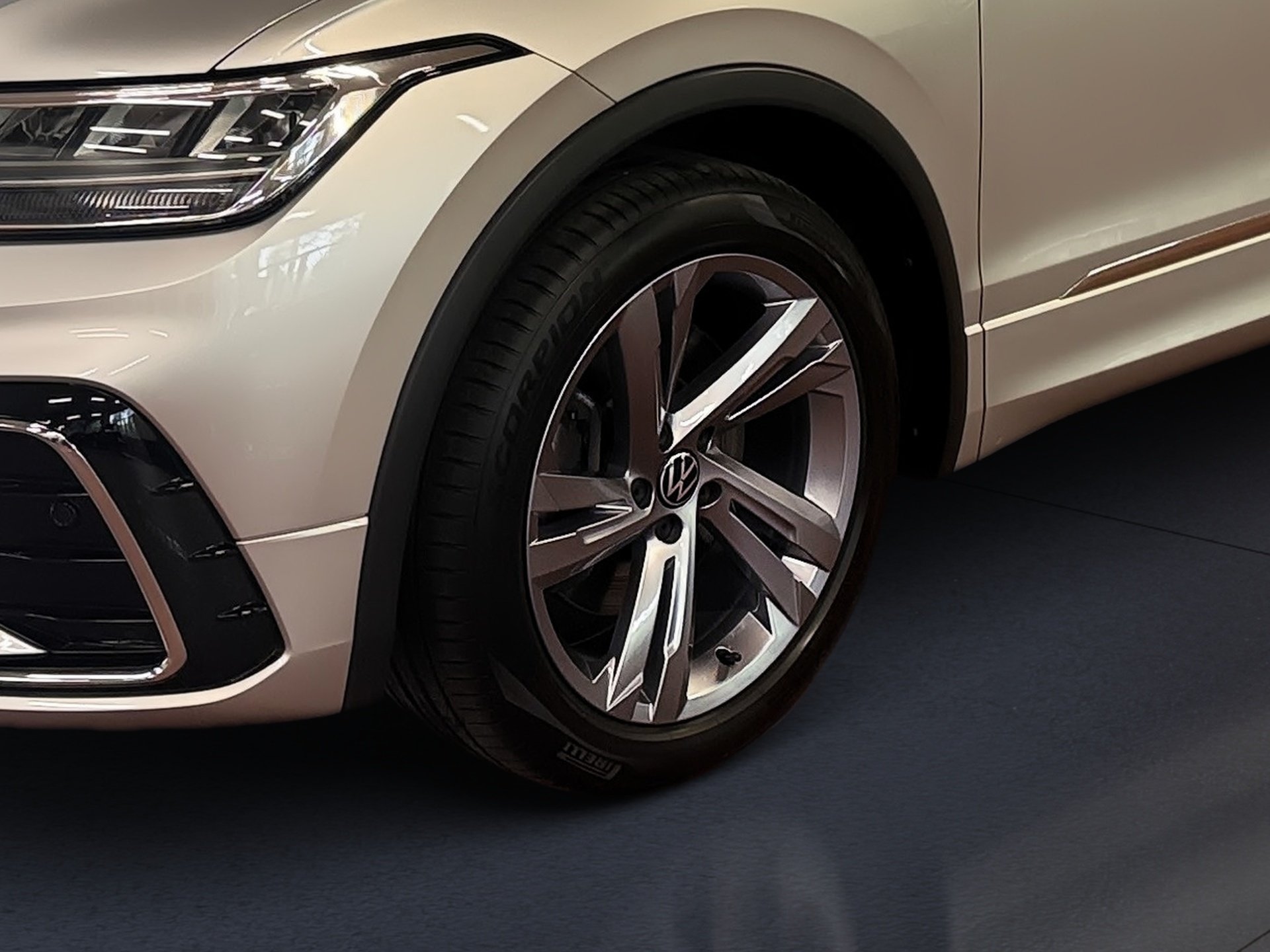 Tiguan 2.0 TDI R-Line 4M DSG LED Navi ACC AHK RFK
