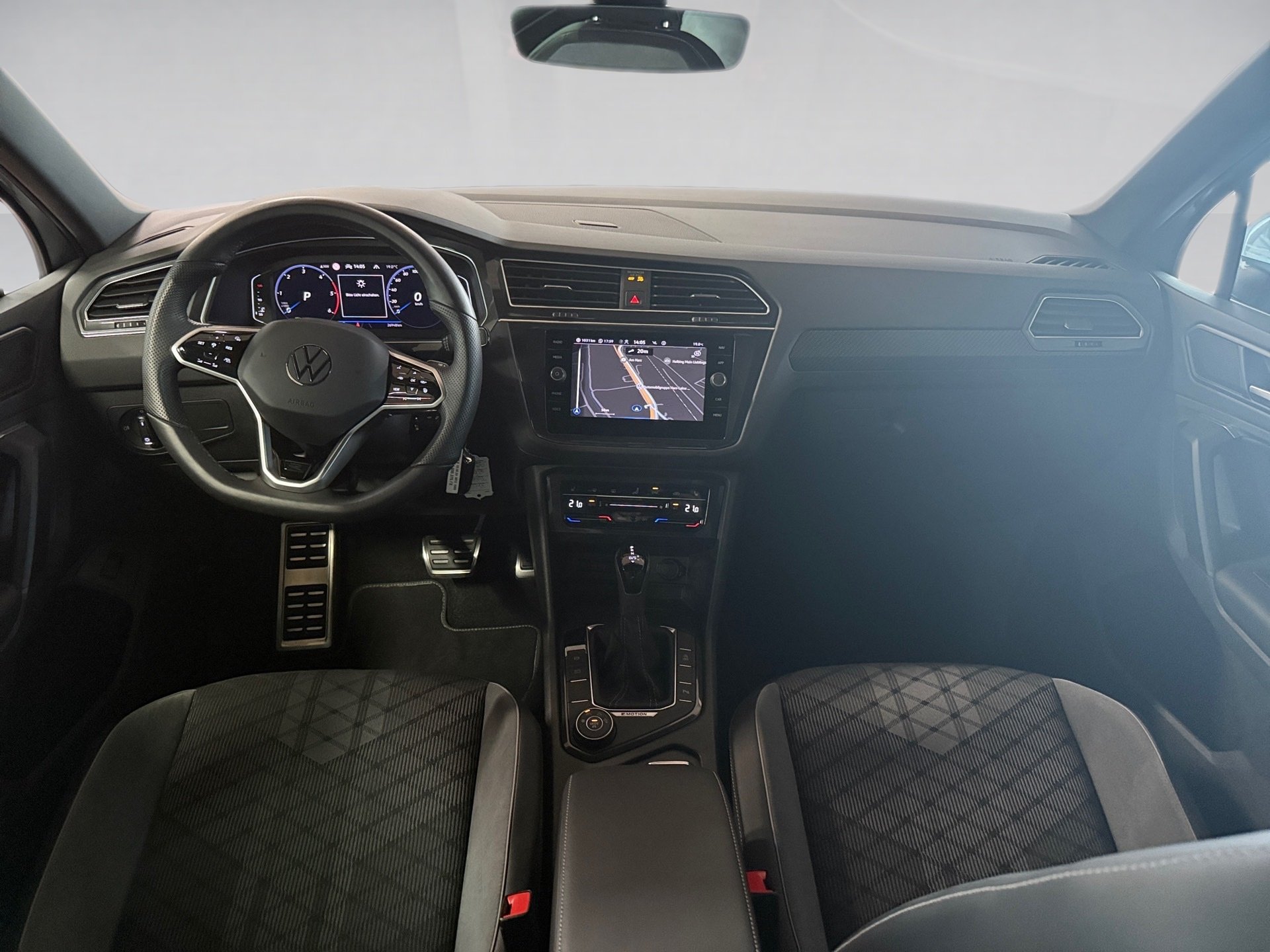 Tiguan 2.0 TDI R-Line 4M DSG LED Navi ACC AHK RFK